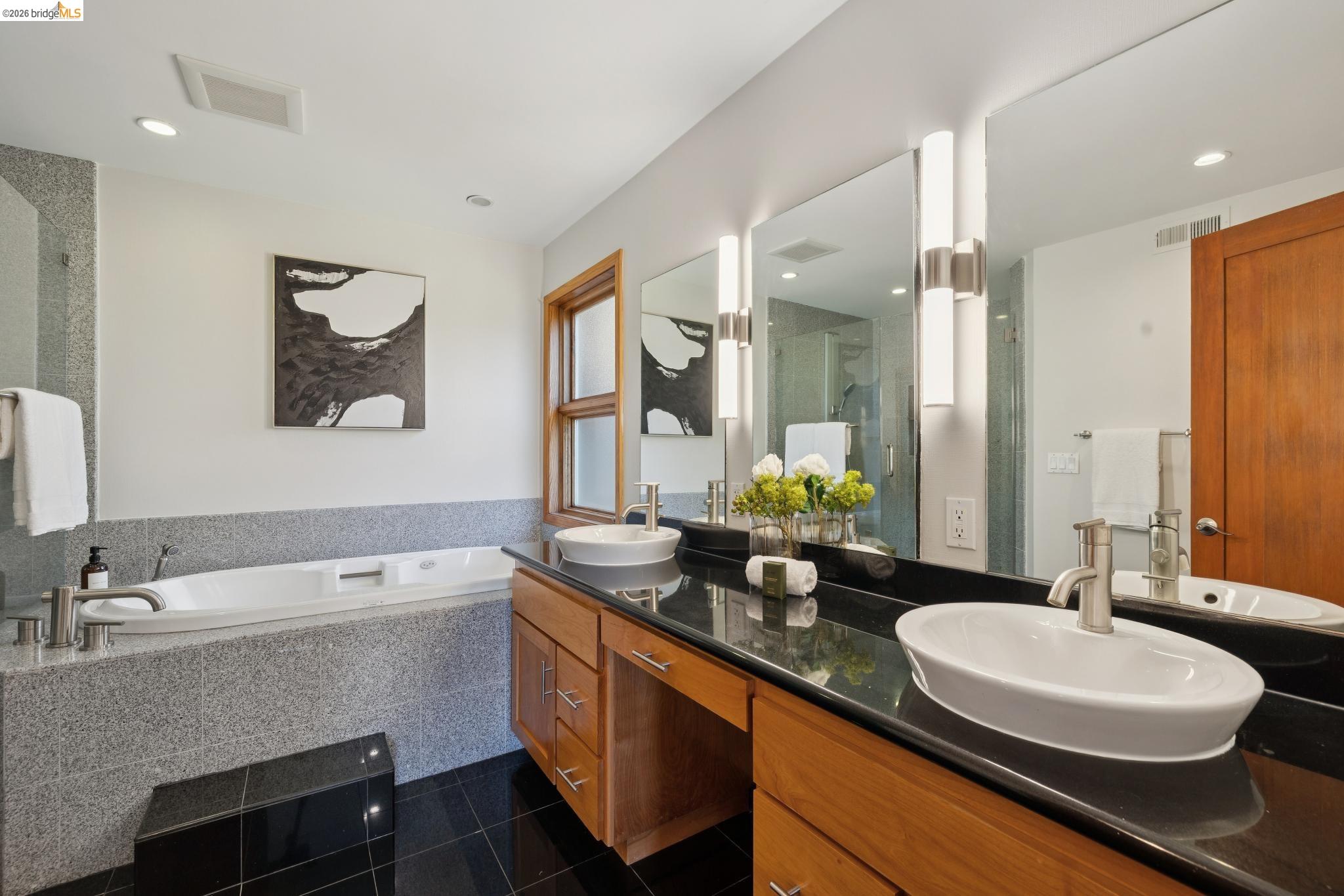 Detail Gallery Image 27 of 44 For 5 Abbott Way, Piedmont,  CA 94618 - 4 Beds | 3/1 Baths