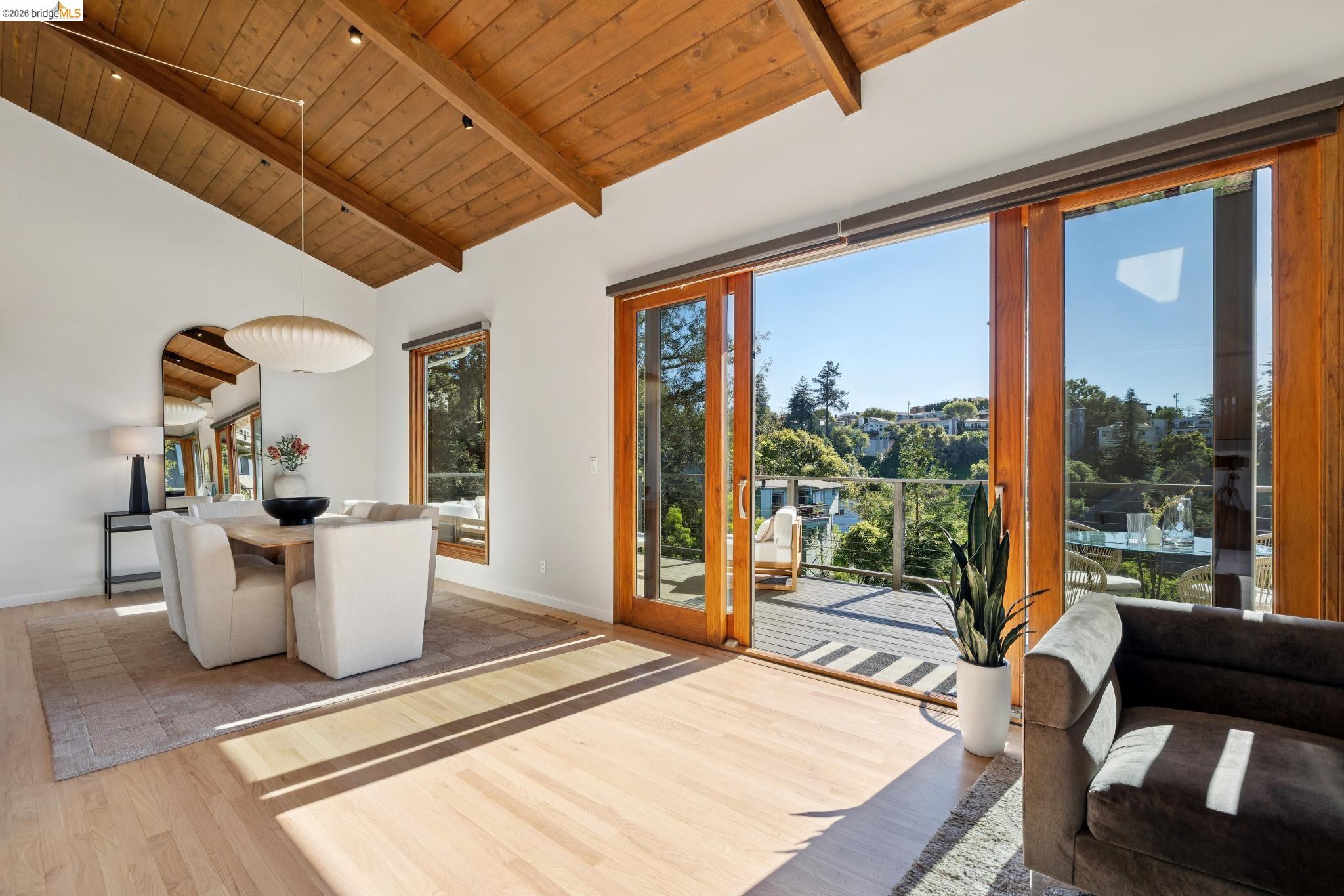 Detail Gallery Image 9 of 43 For 5 Abbott Way, Piedmont,  CA 94618 - 4 Beds | 3/1 Baths