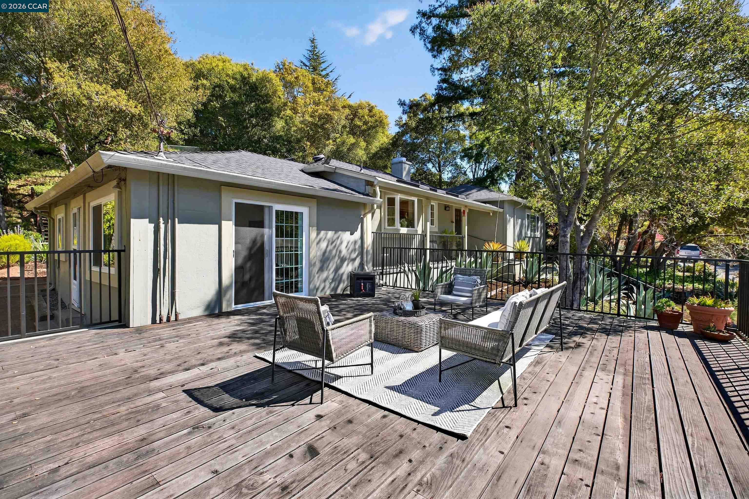 Detail Gallery Image 12 of 24 For 27 Glorietta Ct, Orinda,  CA 94563 - 4 Beds | 3 Baths