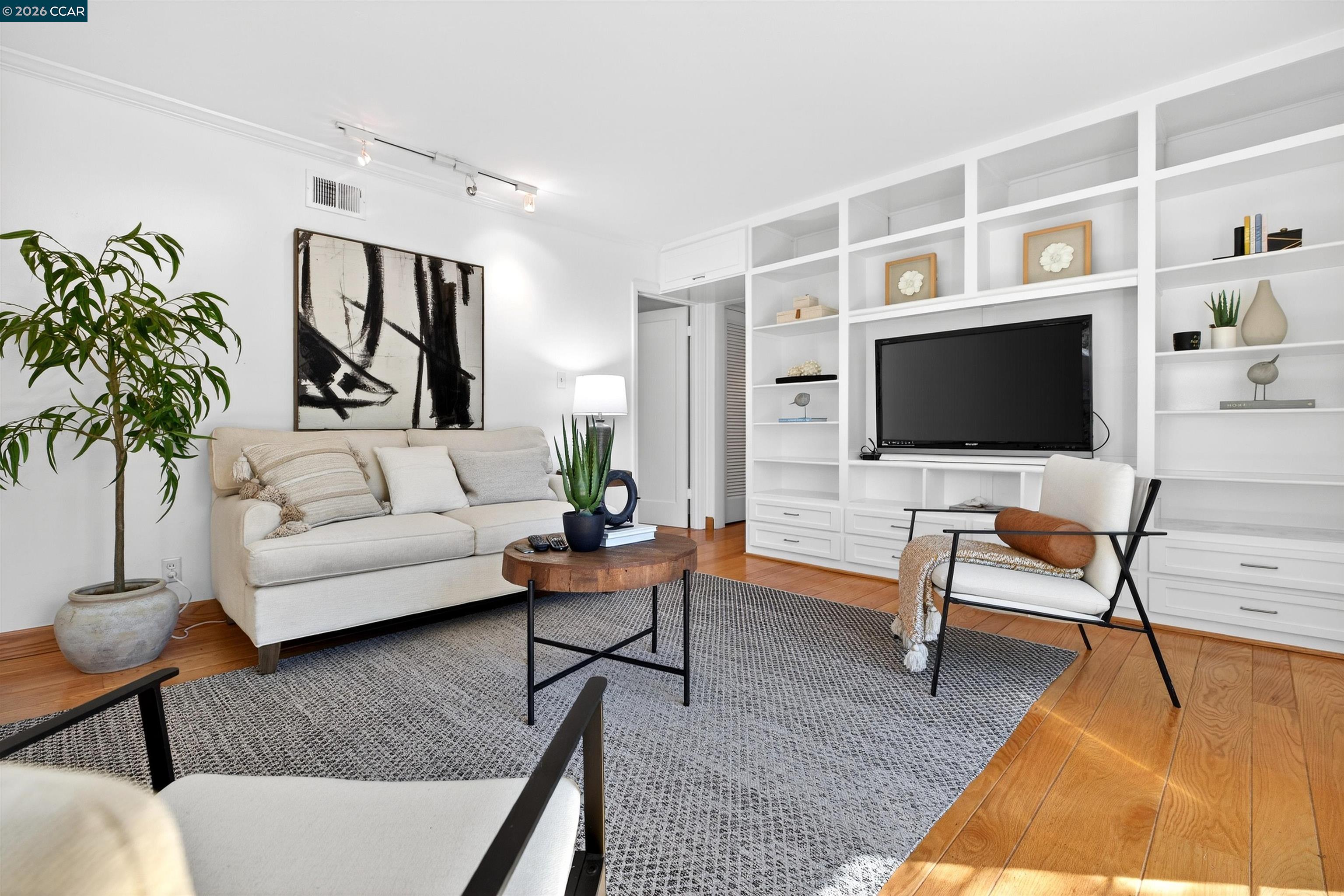 Detail Gallery Image 13 of 24 For 27 Glorietta Ct, Orinda,  CA 94563 - 4 Beds | 3 Baths