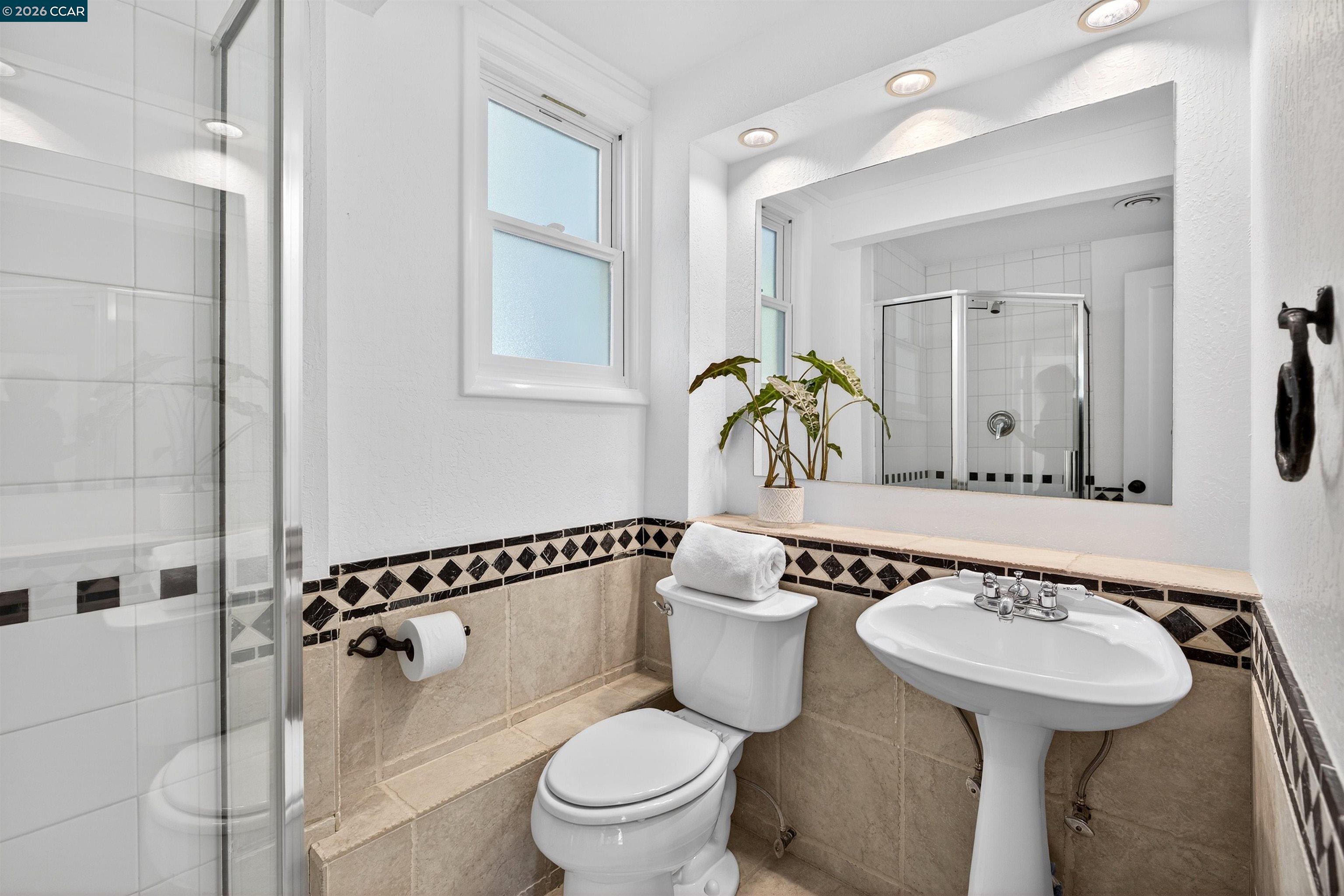 Detail Gallery Image 20 of 24 For 27 Glorietta Ct, Orinda,  CA 94563 - 4 Beds | 3 Baths