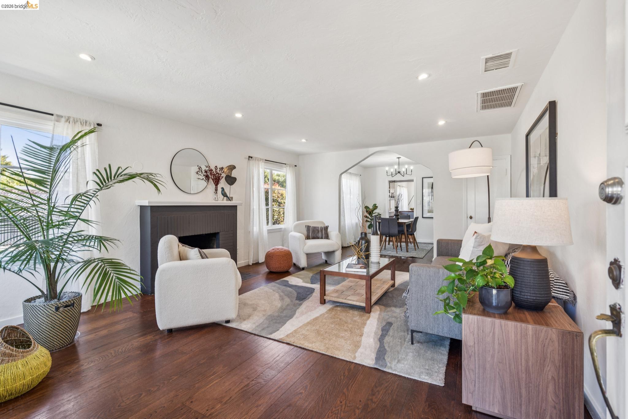 Detail Gallery Image 2 of 48 For 1550 Havenscourt Blvd, Oakland,  CA 94621 - – Beds | – Baths