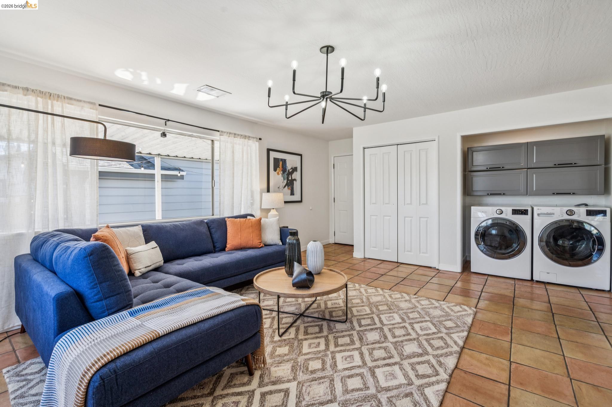 Detail Gallery Image 14 of 48 For 1550 Havenscourt Blvd, Oakland,  CA 94621 - – Beds | – Baths