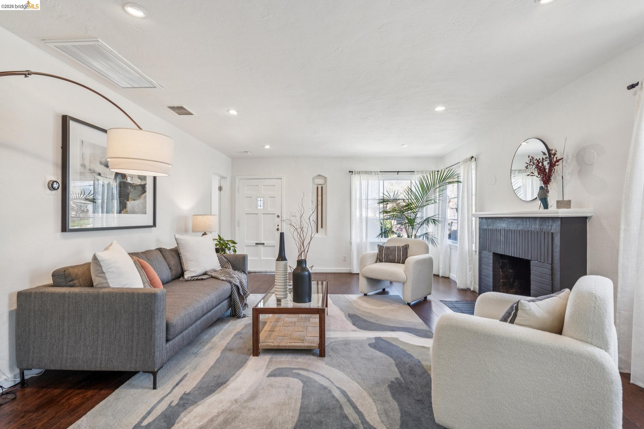 Detail Gallery Image 4 of 48 For 1550 Havenscourt Blvd, Oakland,  CA 94621 - – Beds | – Baths