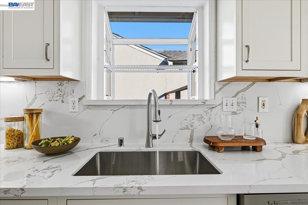 Detail Gallery Image 16 of 42 For 17790 via Arriba, San Lorenzo,  CA 94580 - 3 Beds | 2 Baths