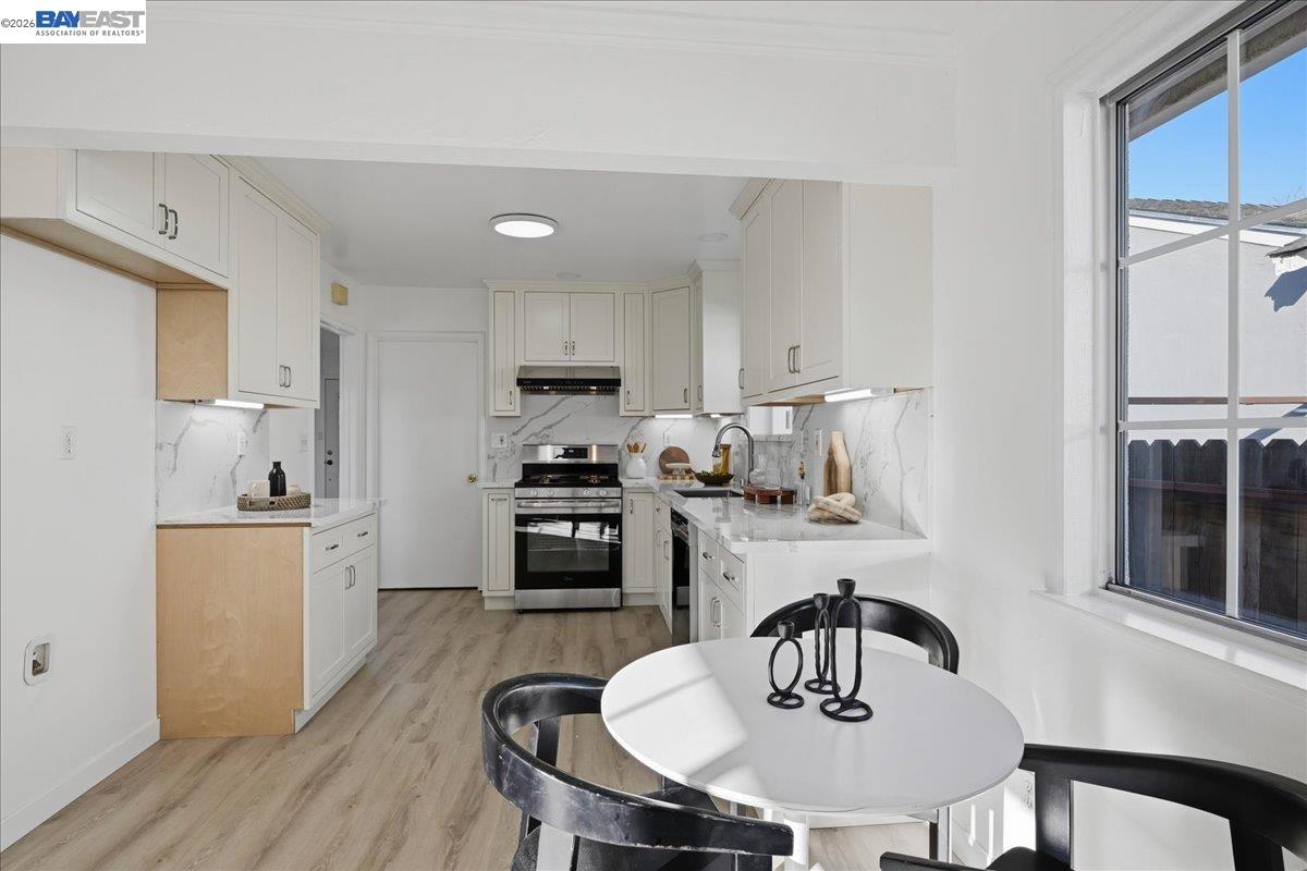 Detail Gallery Image 17 of 42 For 17790 via Arriba, San Lorenzo,  CA 94580 - 3 Beds | 2 Baths