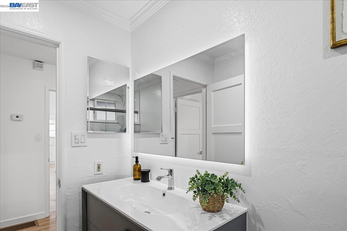 Detail Gallery Image 24 of 42 For 17790 via Arriba, San Lorenzo,  CA 94580 - 3 Beds | 2 Baths