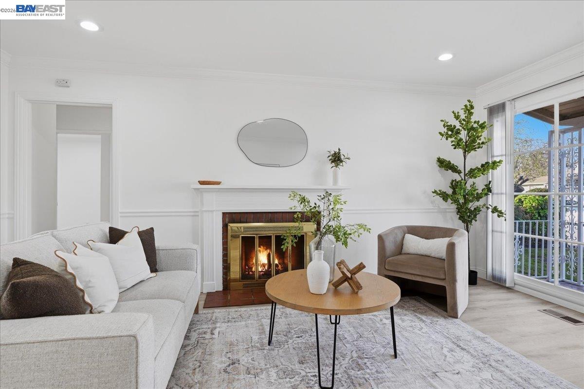 Detail Gallery Image 7 of 42 For 17790 via Arriba, San Lorenzo,  CA 94580 - 3 Beds | 2 Baths