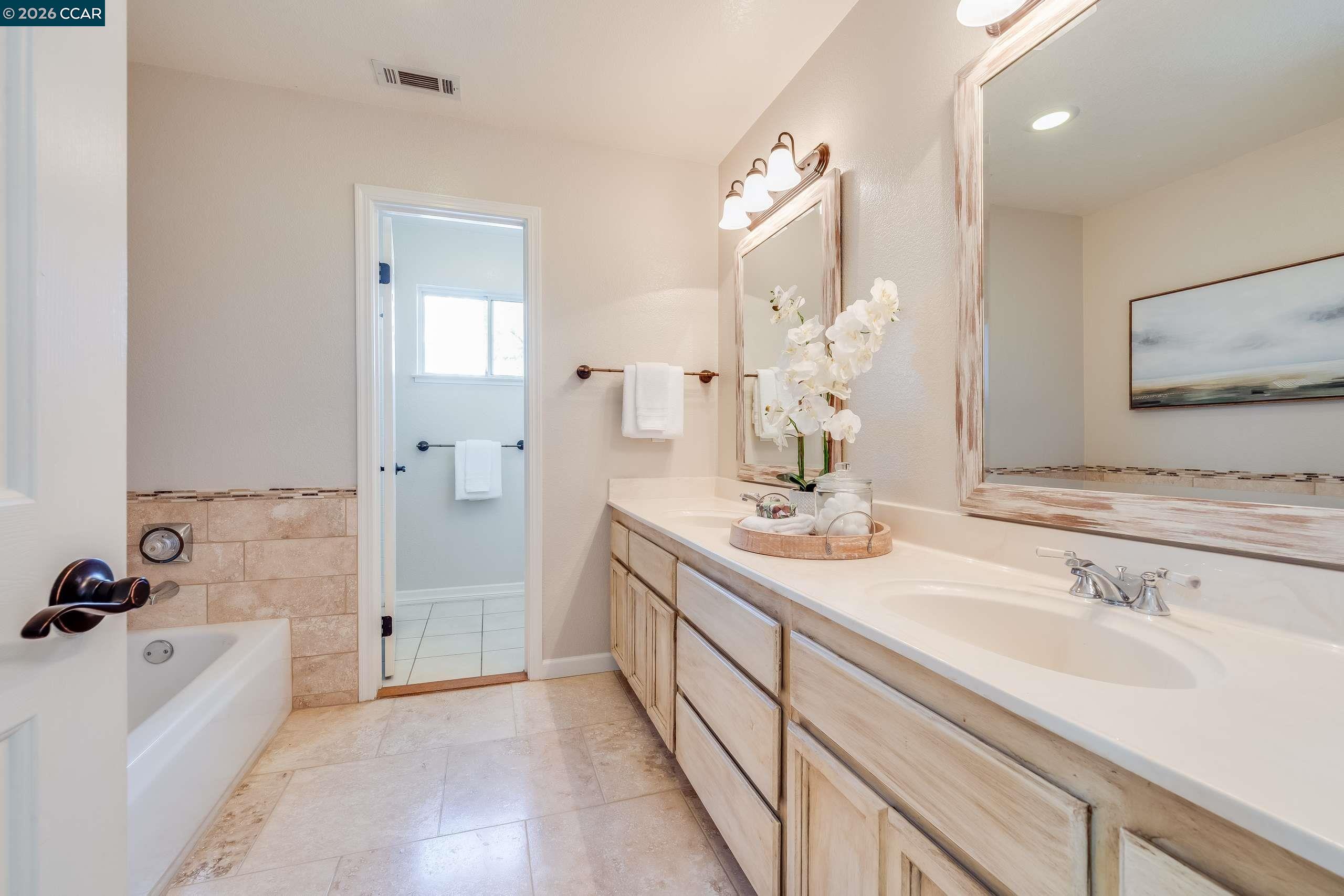 Detail Gallery Image 25 of 58 For 25 Westbourne Court, Danville,  CA 94506 - 5 Beds | 3 Baths