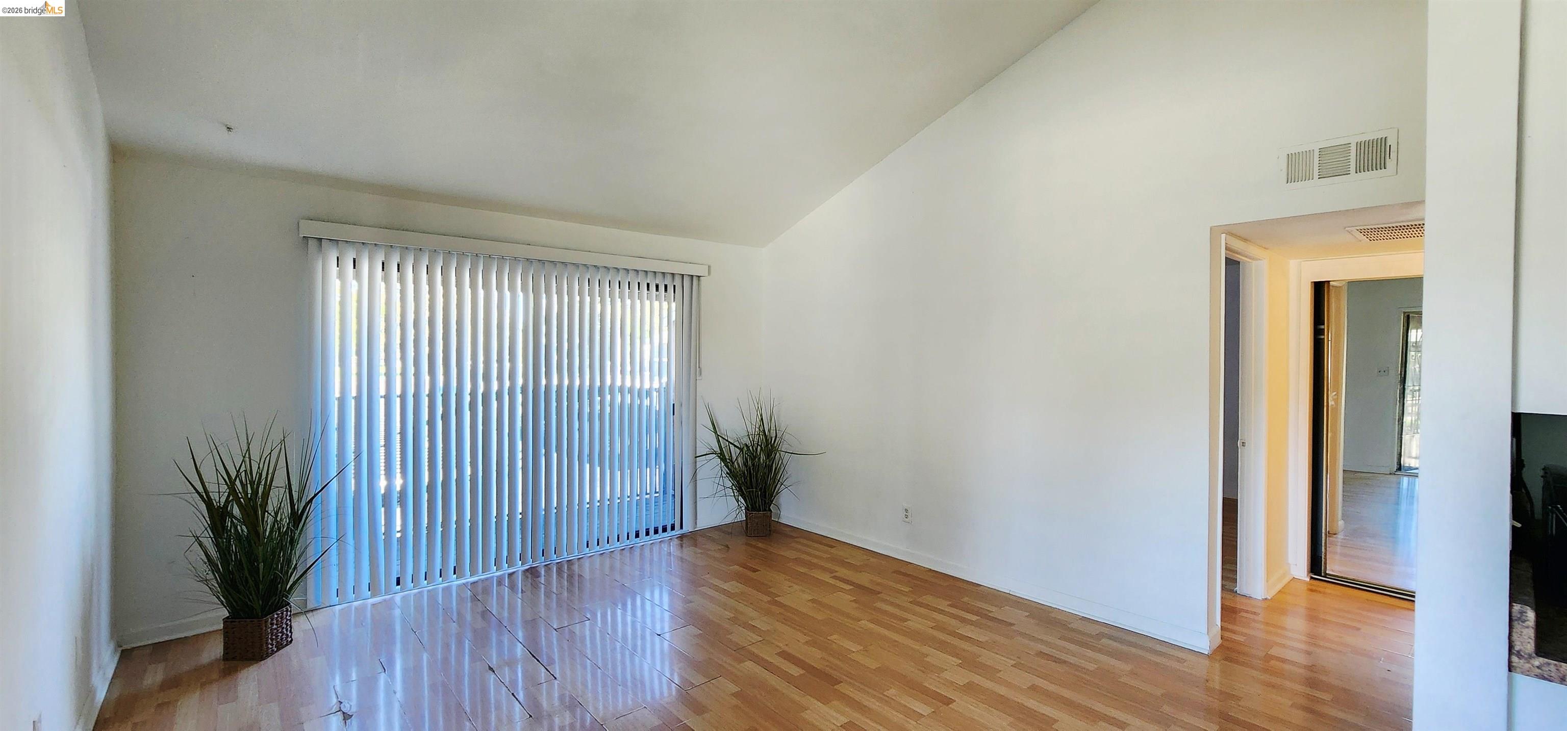 Detail Gallery Image 4 of 9 For 3702 W Benjamin Holt Dr #24,  Stockton,  CA 95219 - 1 Beds | 1 Baths