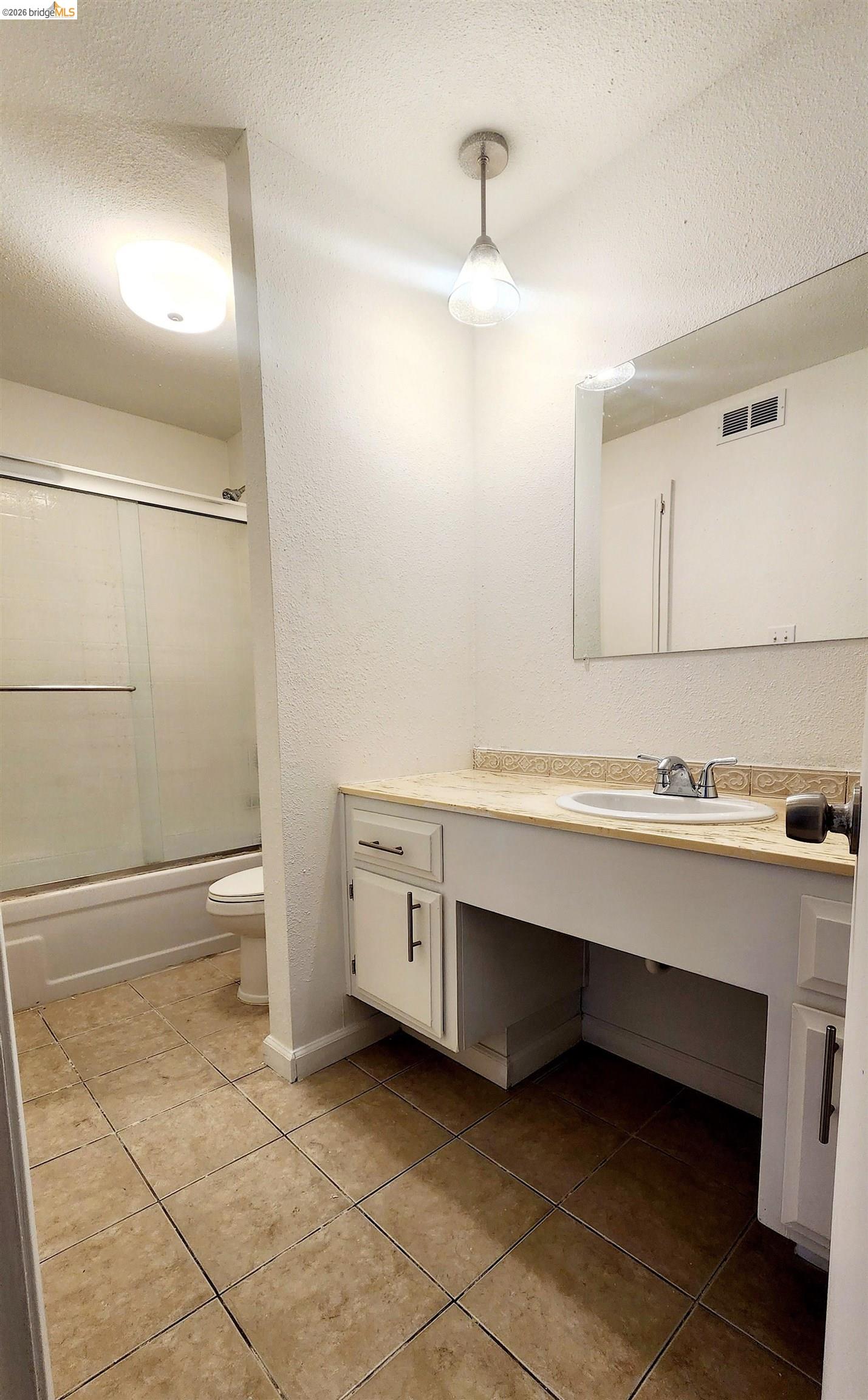 Detail Gallery Image 6 of 7 For 3702 W Benjamin Holt Dr #24,  Stockton,  CA 95219 - 1 Beds | 1 Baths