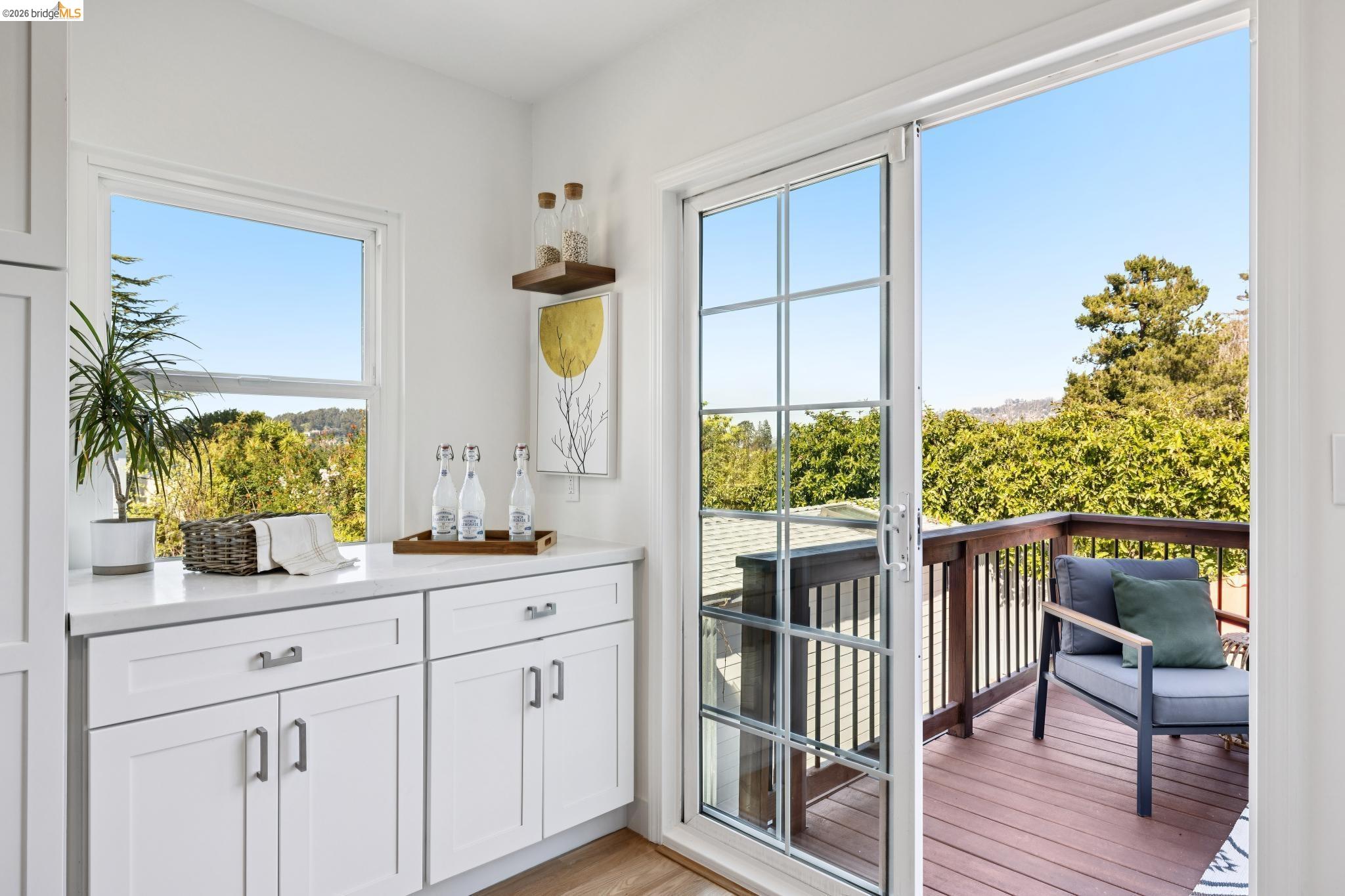 Detail Gallery Image 15 of 59 For 1509 Francis St, Albany,  CA 94706 - 3 Beds | 2 Baths