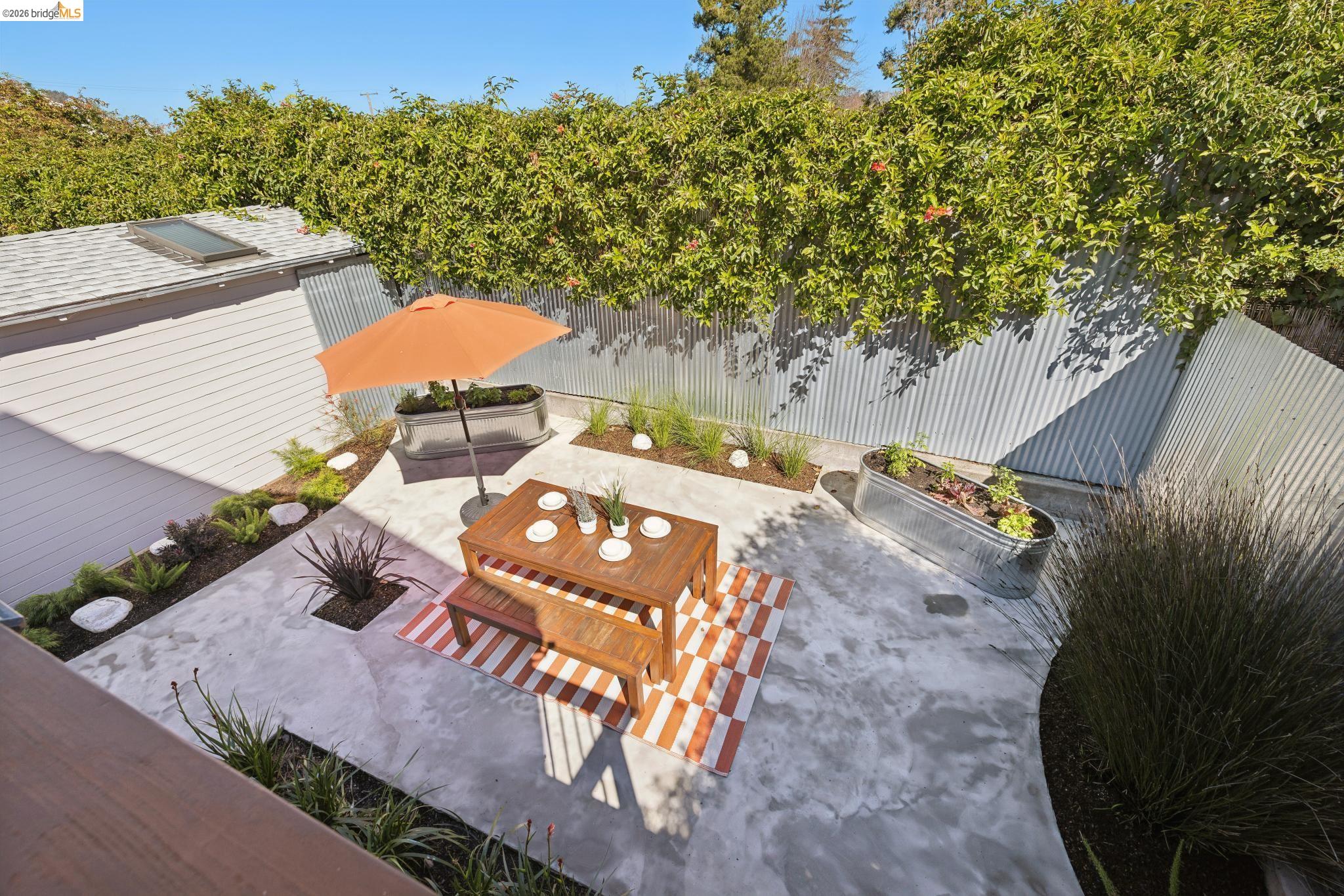 Detail Gallery Image 17 of 59 For 1509 Francis St, Albany,  CA 94706 - 3 Beds | 2 Baths