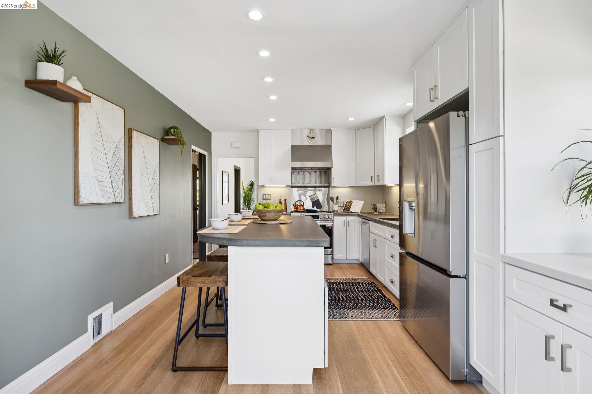 Detail Gallery Image 18 of 59 For 1509 Francis St, Albany,  CA 94706 - 3 Beds | 2 Baths