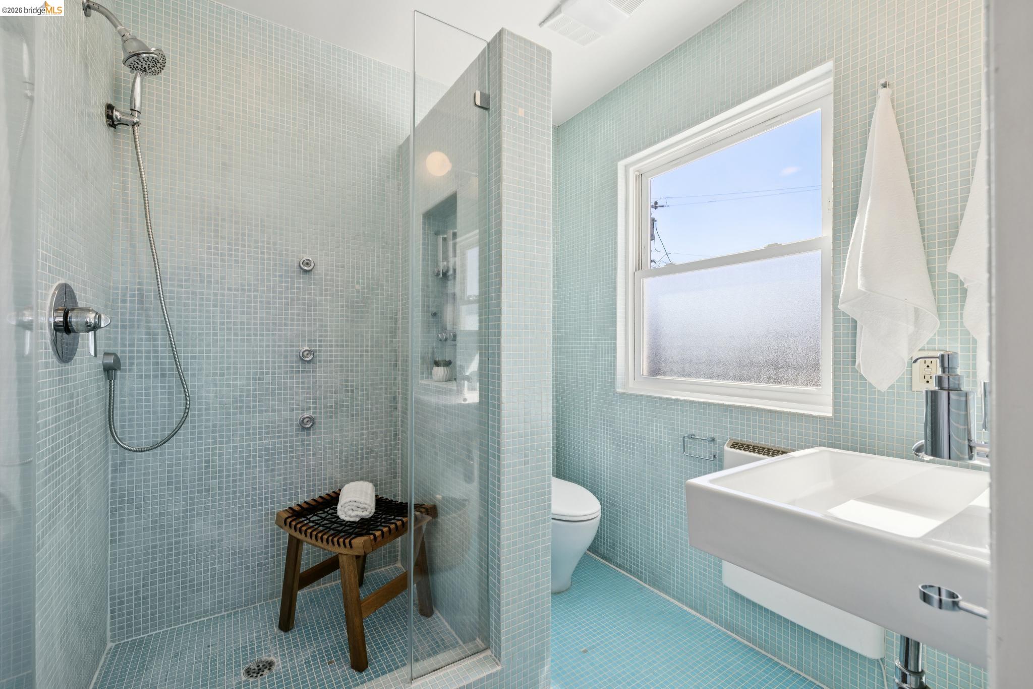 Detail Gallery Image 27 of 59 For 1509 Francis St, Albany,  CA 94706 - 3 Beds | 2 Baths