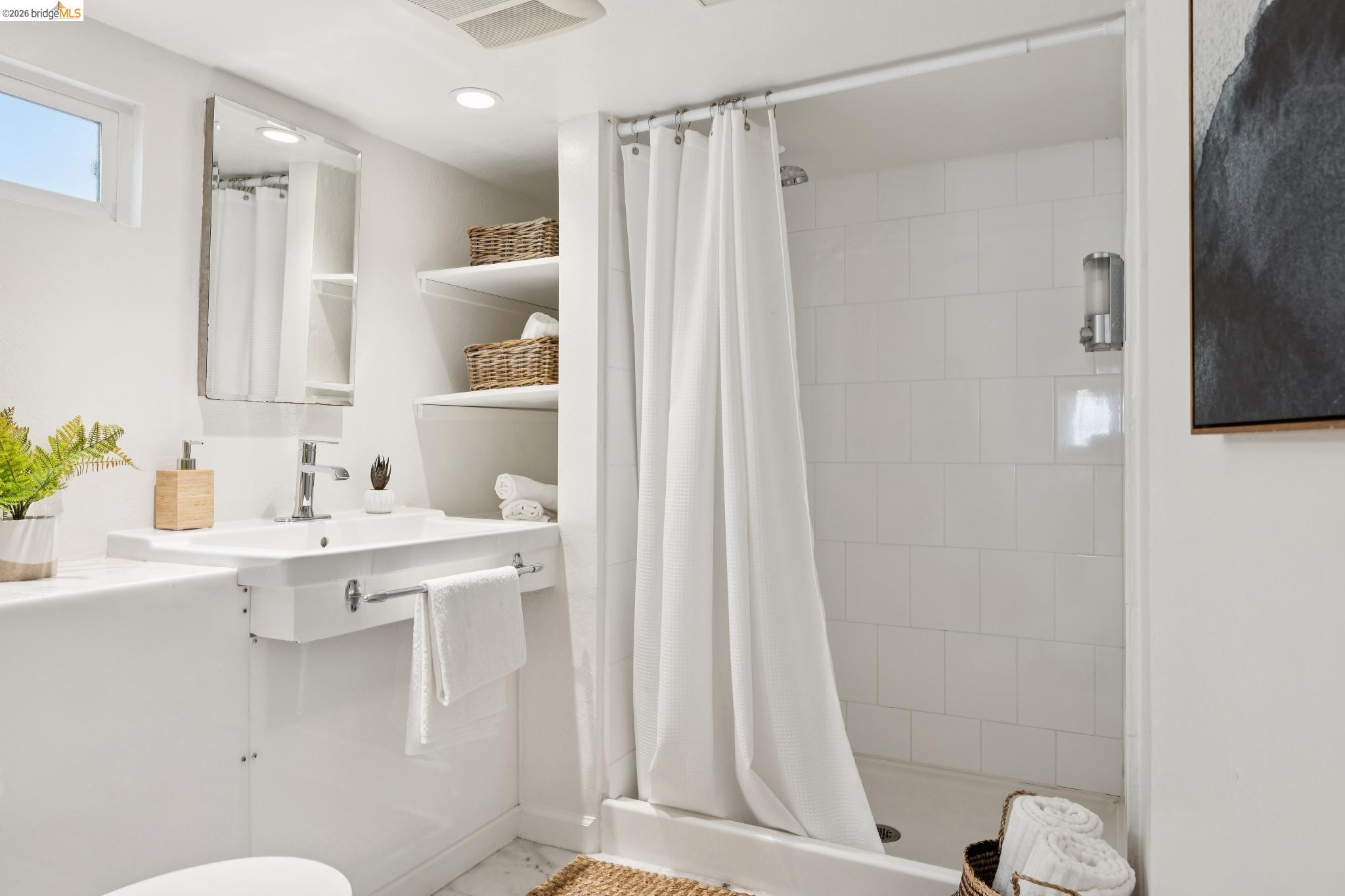 Detail Gallery Image 36 of 59 For 1509 Francis St, Albany,  CA 94706 - 3 Beds | 2 Baths