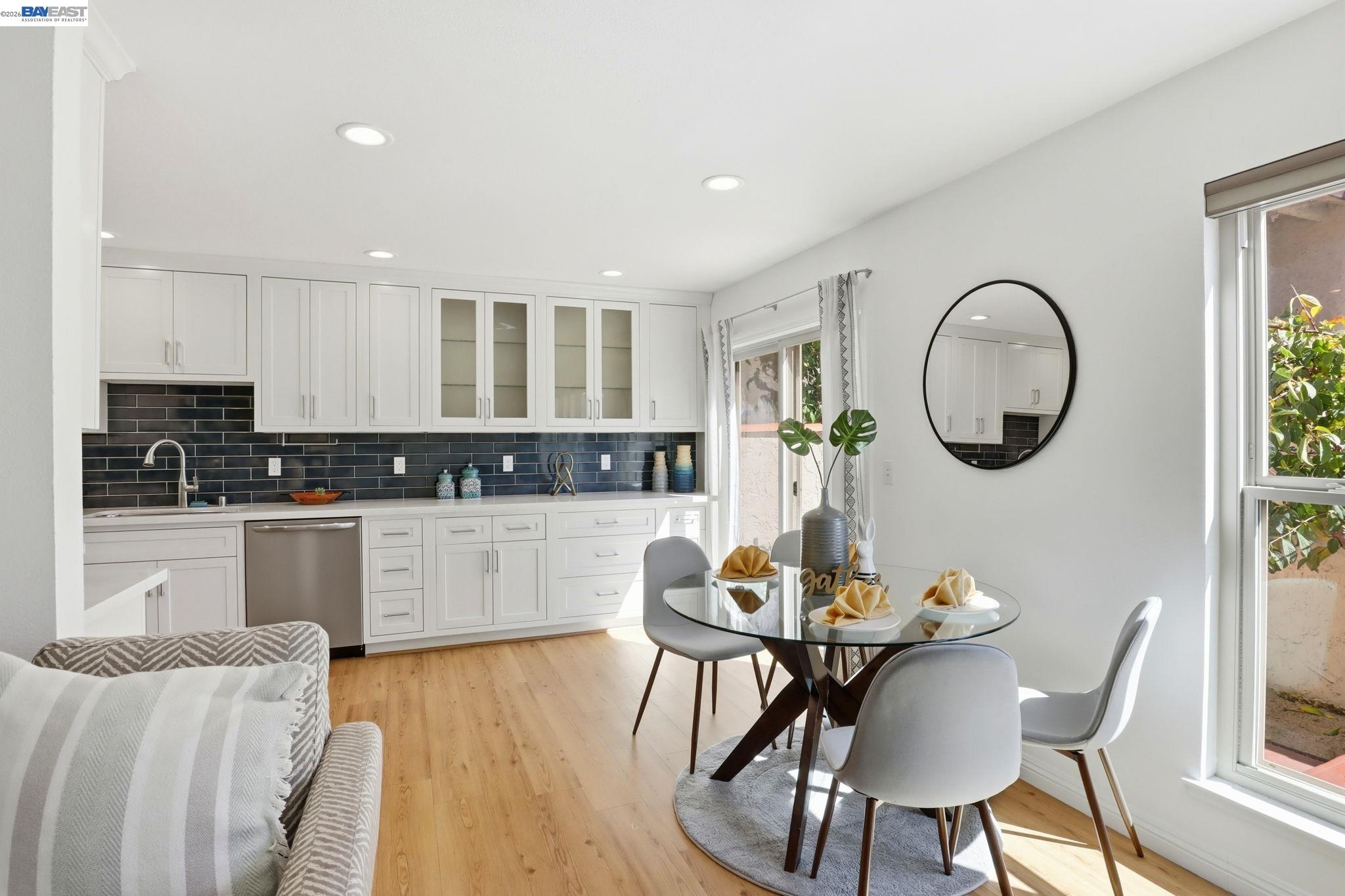 Detail Gallery Image 11 of 42 For 410 Puerto Pl, Hayward,  CA 94541 - 2 Beds | 2/1 Baths