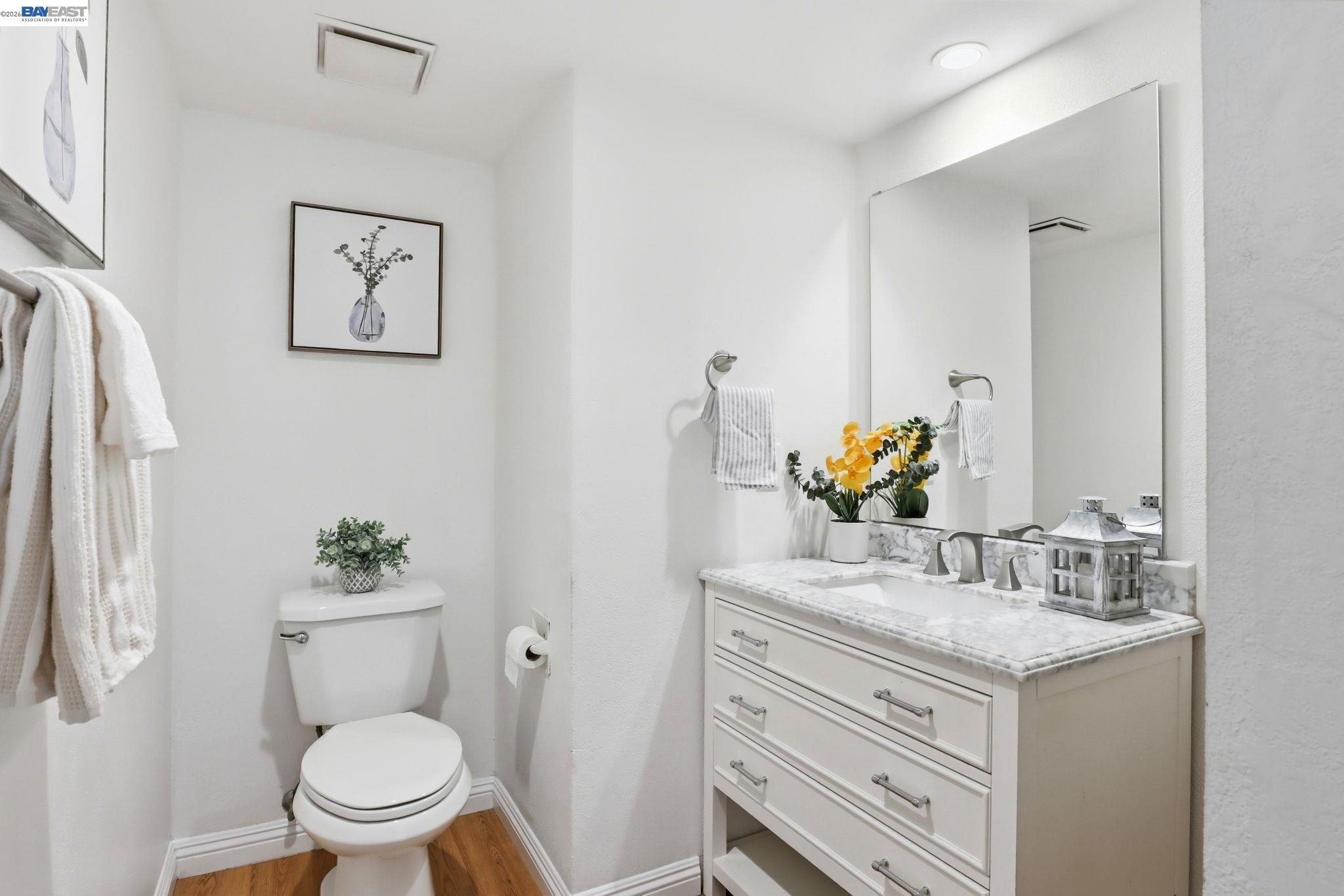 Detail Gallery Image 11 of 41 For 410 Puerto Pl, Hayward,  CA 94541 - 2 Beds | 2/1 Baths