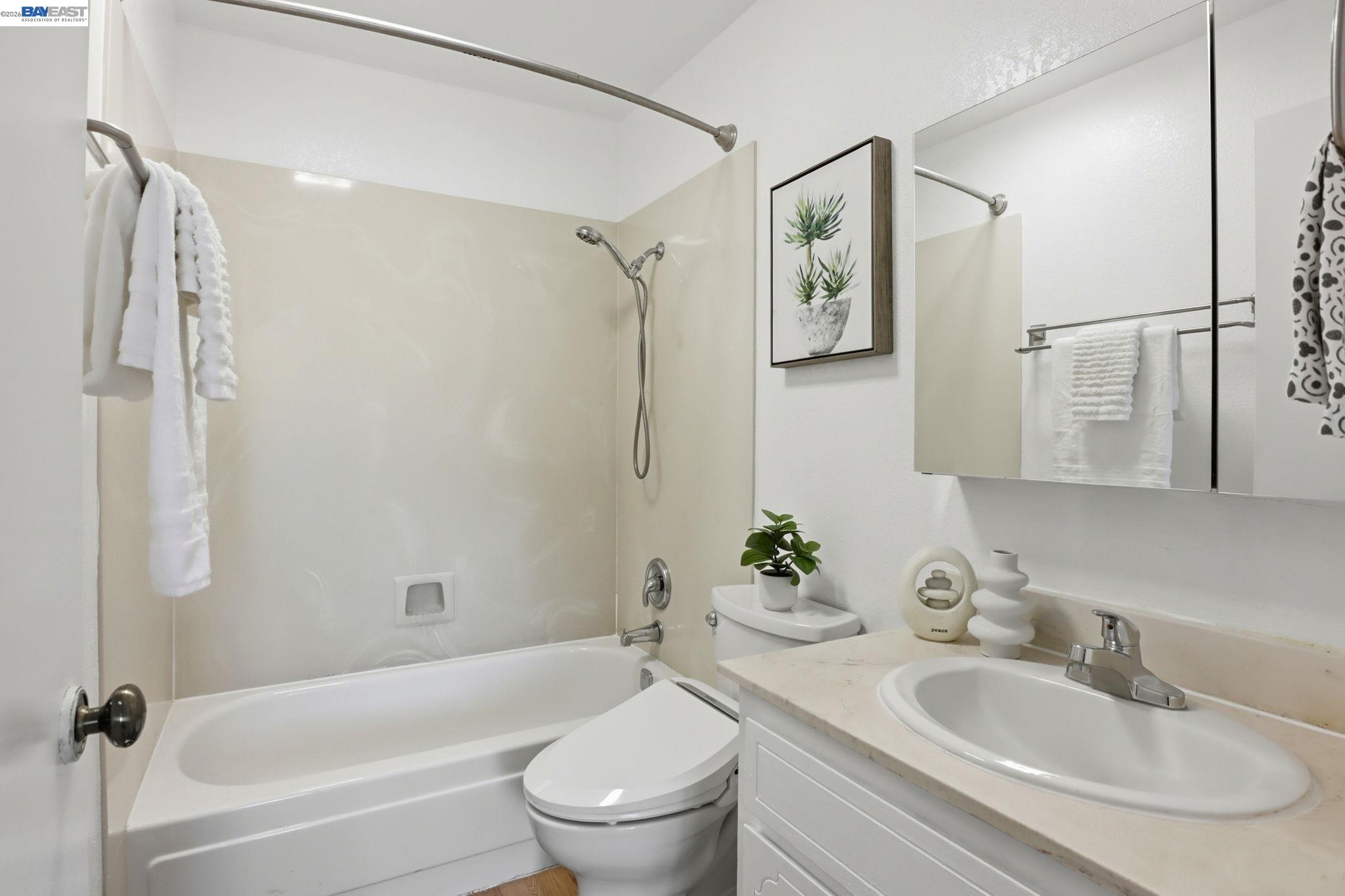 Detail Gallery Image 19 of 41 For 410 Puerto Pl, Hayward,  CA 94541 - 2 Beds | 2/1 Baths