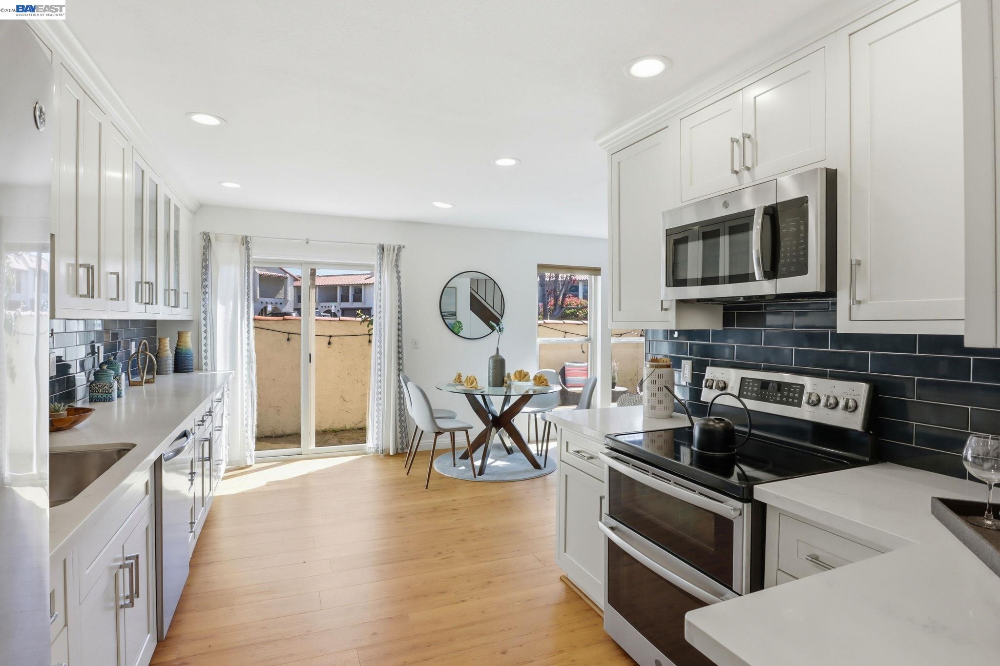 Detail Gallery Image 8 of 41 For 410 Puerto Pl, Hayward,  CA 94541 - 2 Beds | 2/1 Baths