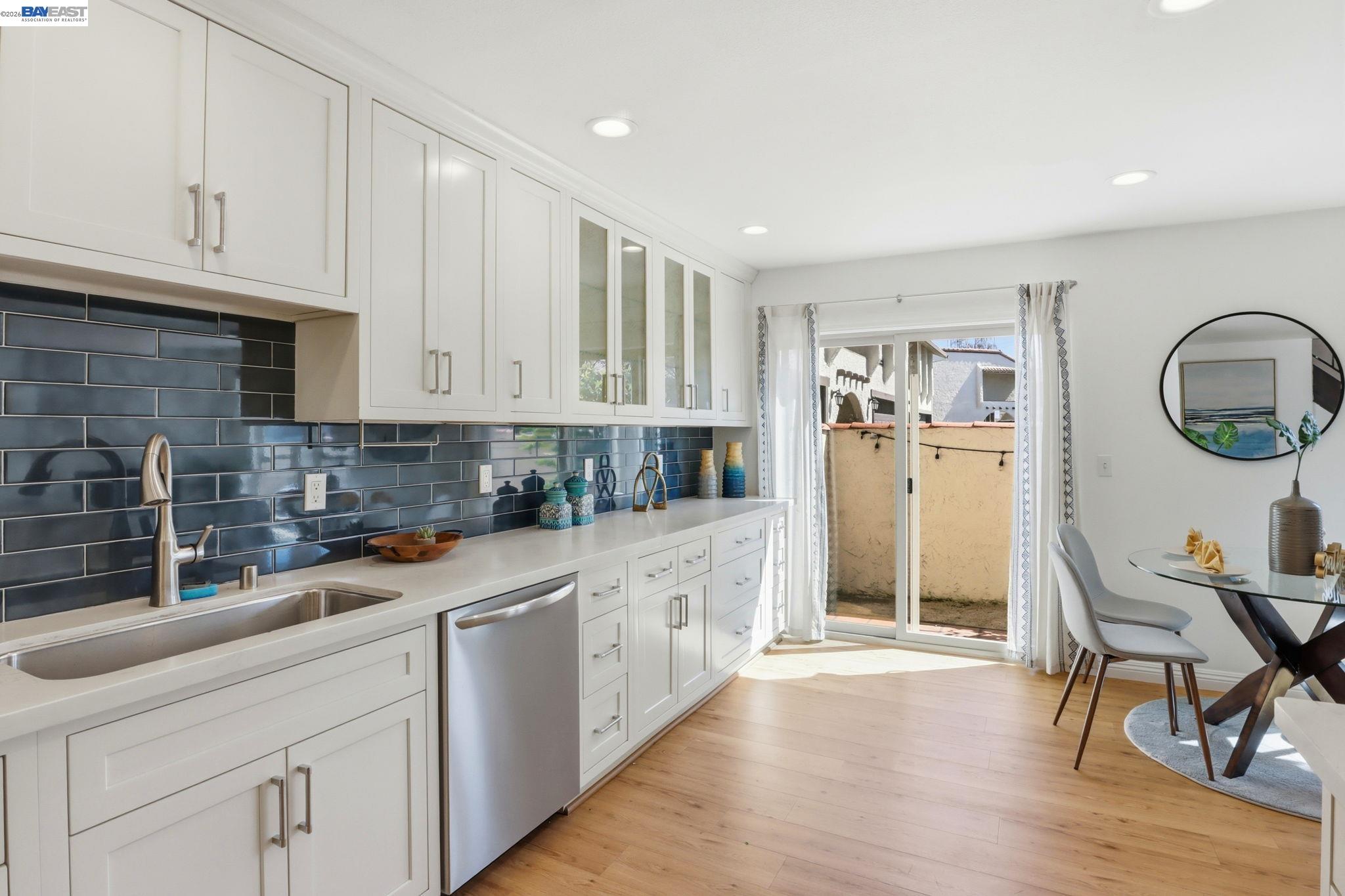 Detail Gallery Image 10 of 42 For 410 Puerto Pl, Hayward,  CA 94541 - 2 Beds | 2/1 Baths