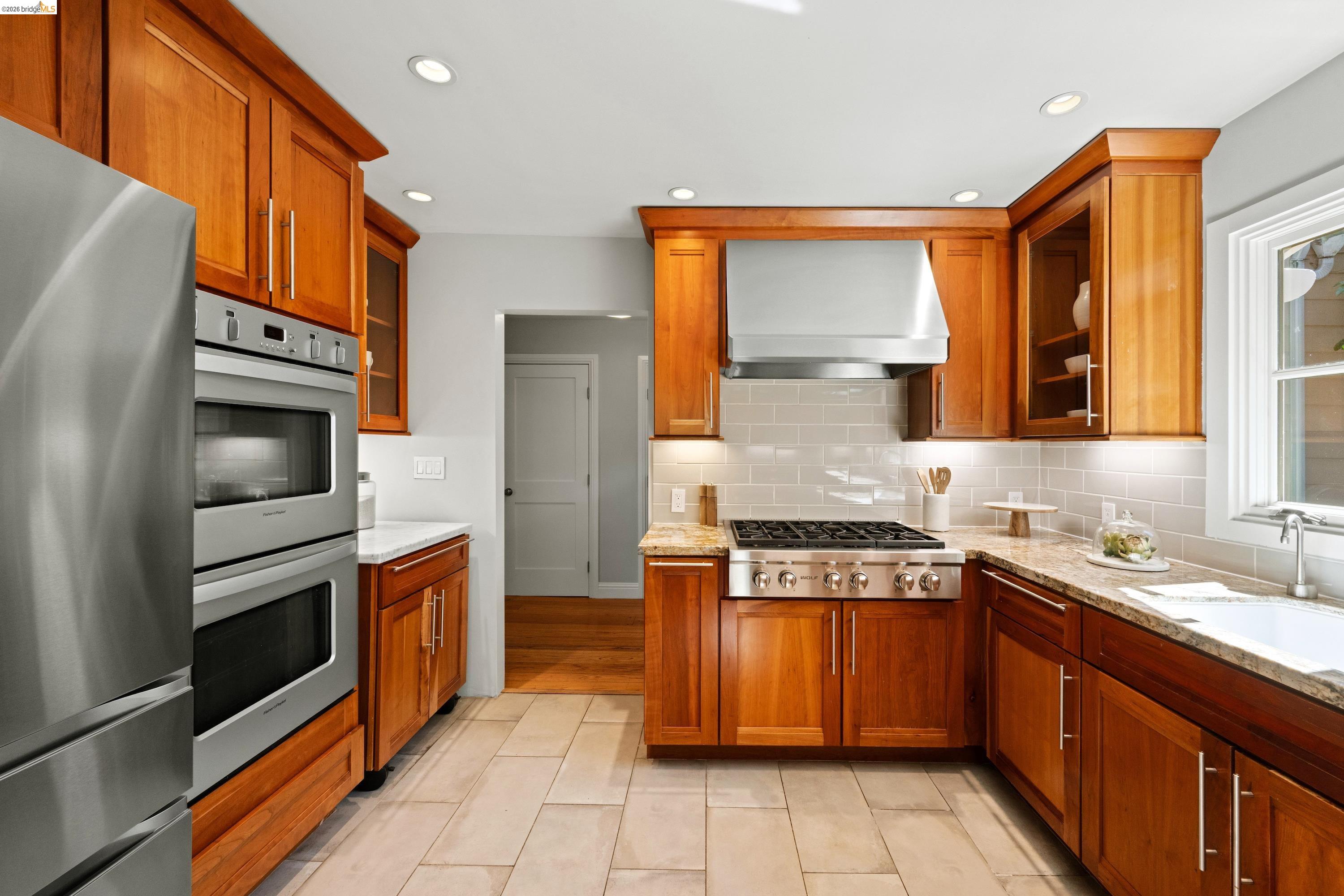 Detail Gallery Image 15 of 42 For 6611 Ascot Dr, Oakland,  CA 94611 - 4 Beds | 3 Baths