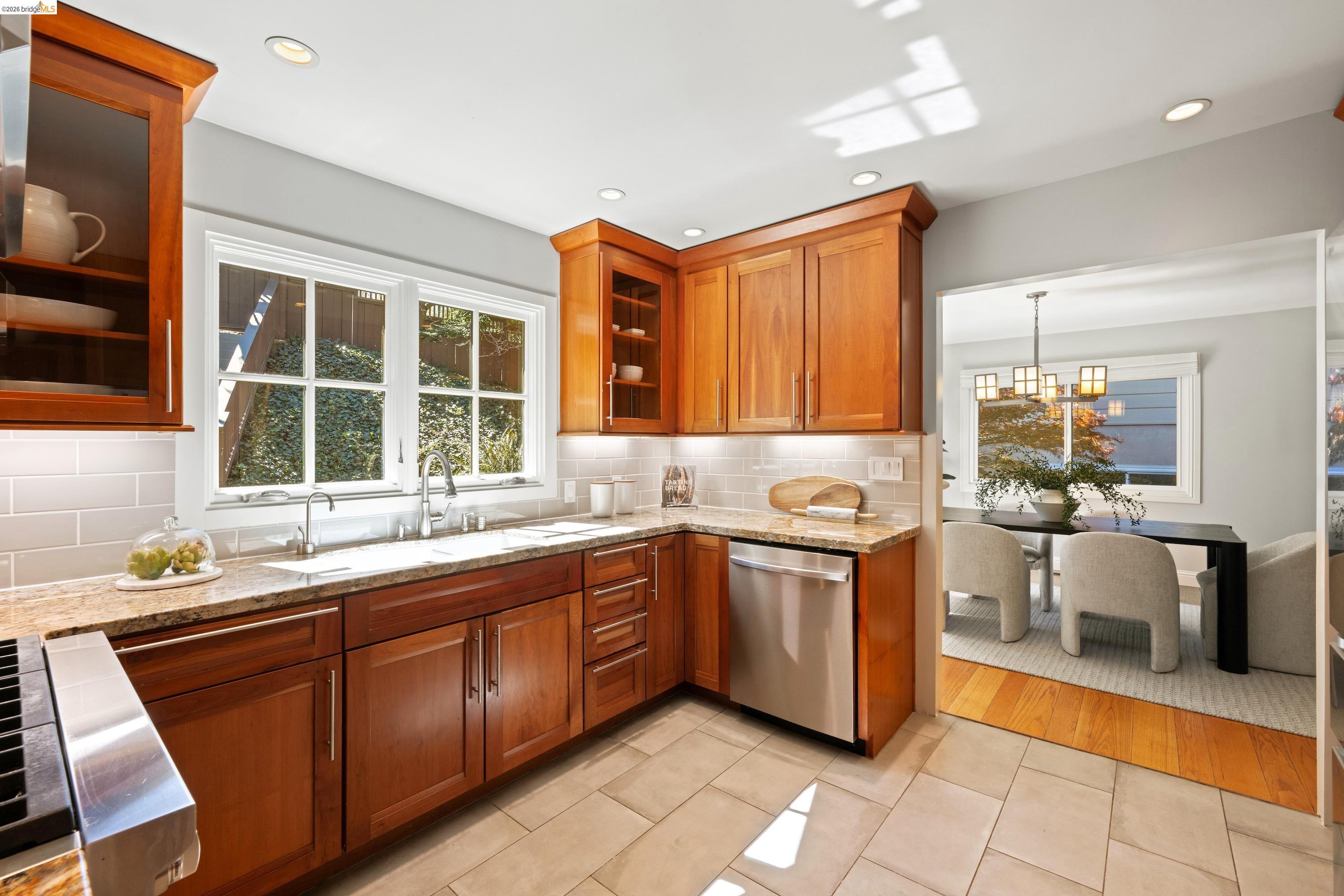 6611 Ascot Dr, Oakland, CA, 94611
