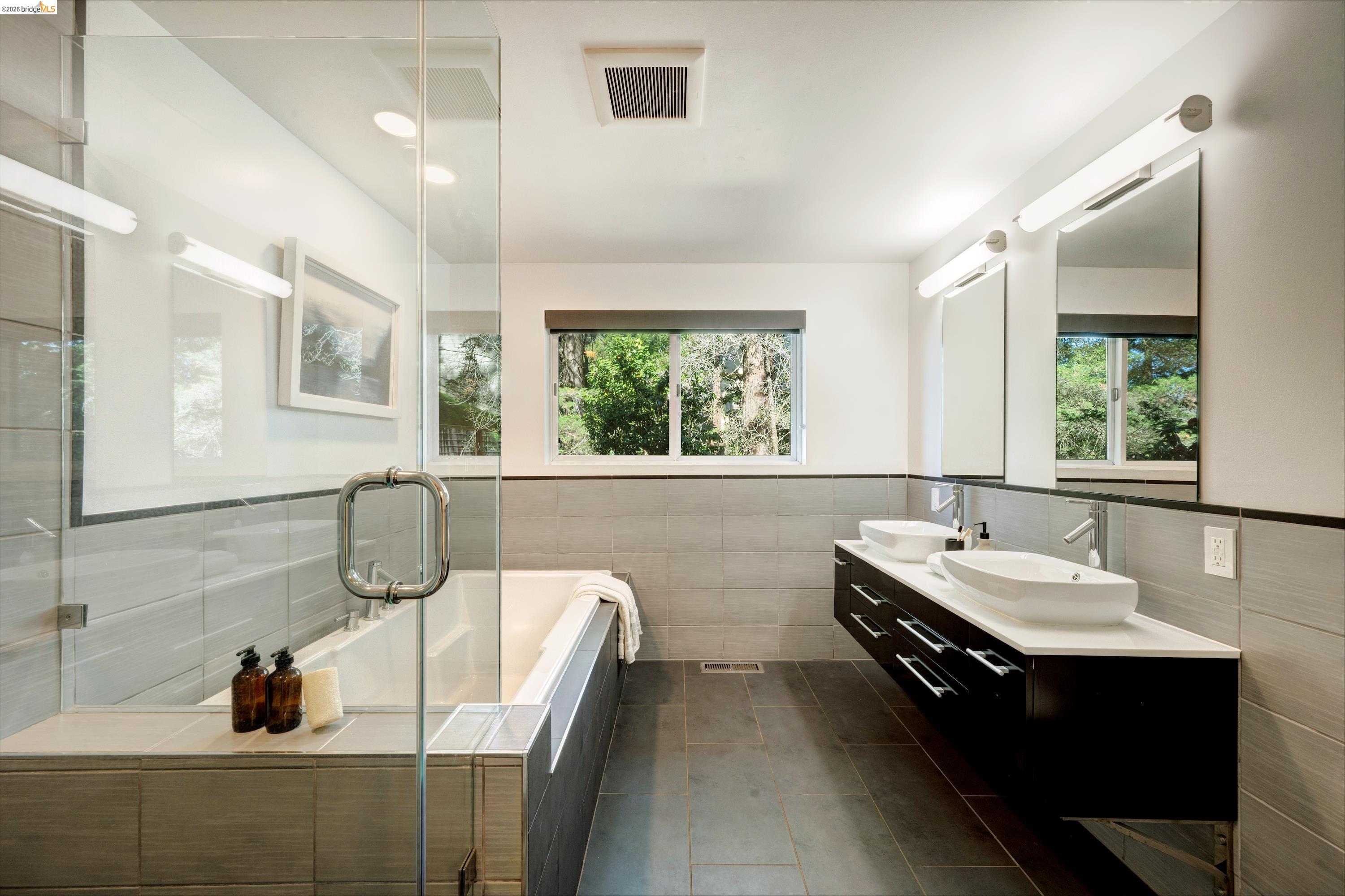 Detail Gallery Image 33 of 42 For 6611 Ascot Dr, Oakland,  CA 94611 - 4 Beds | 3 Baths