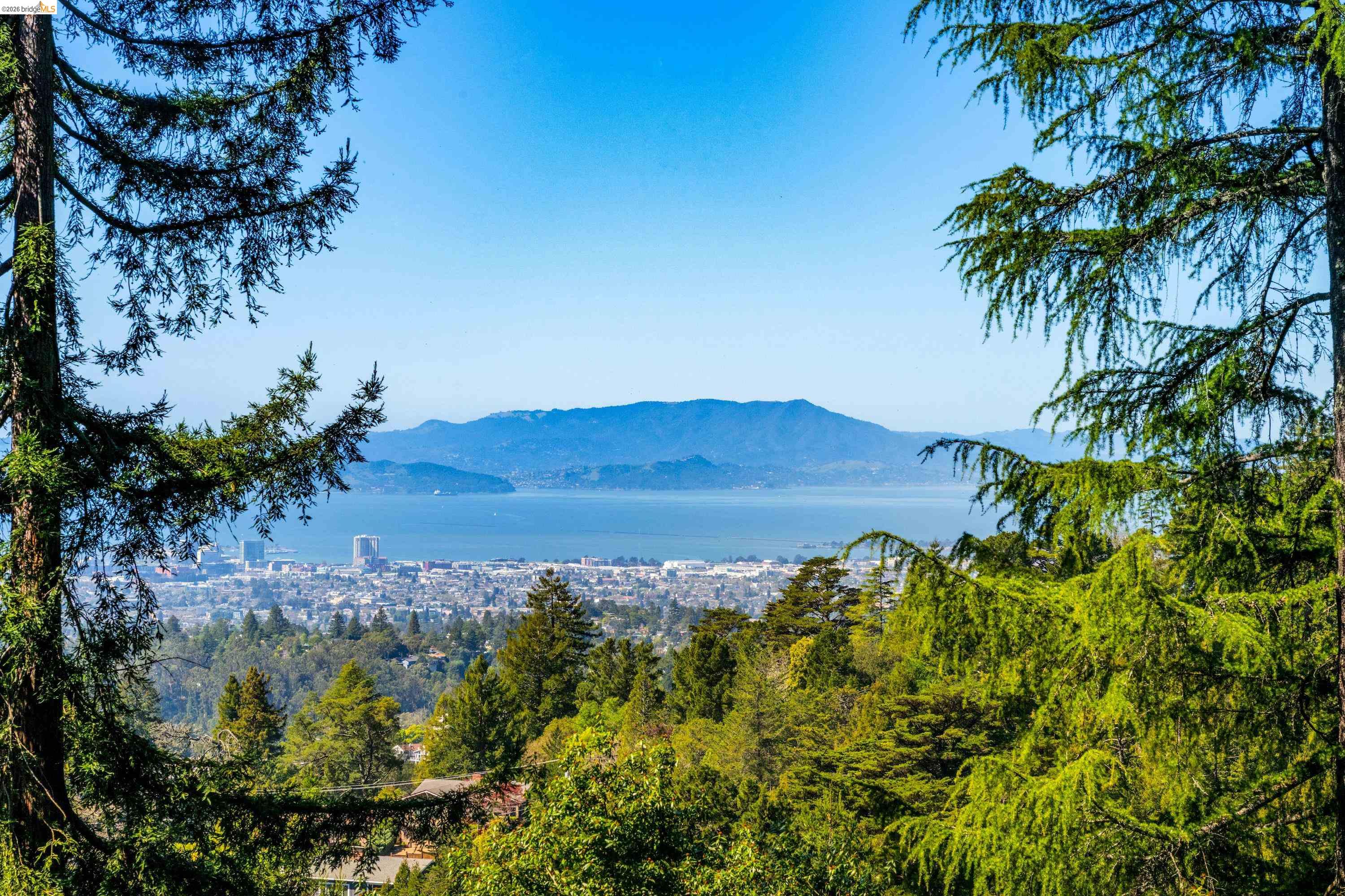 Detail Gallery Image 10 of 42 For 6611 Ascot Dr, Oakland,  CA 94611 - 4 Beds | 3 Baths