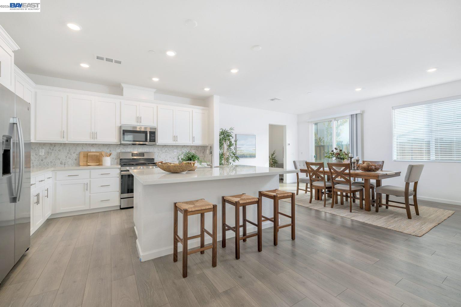 Detail Gallery Image 4 of 30 For 30 Cypress Ct, Pittsburg,  CA 94565 - 4 Beds | 2/1 Baths