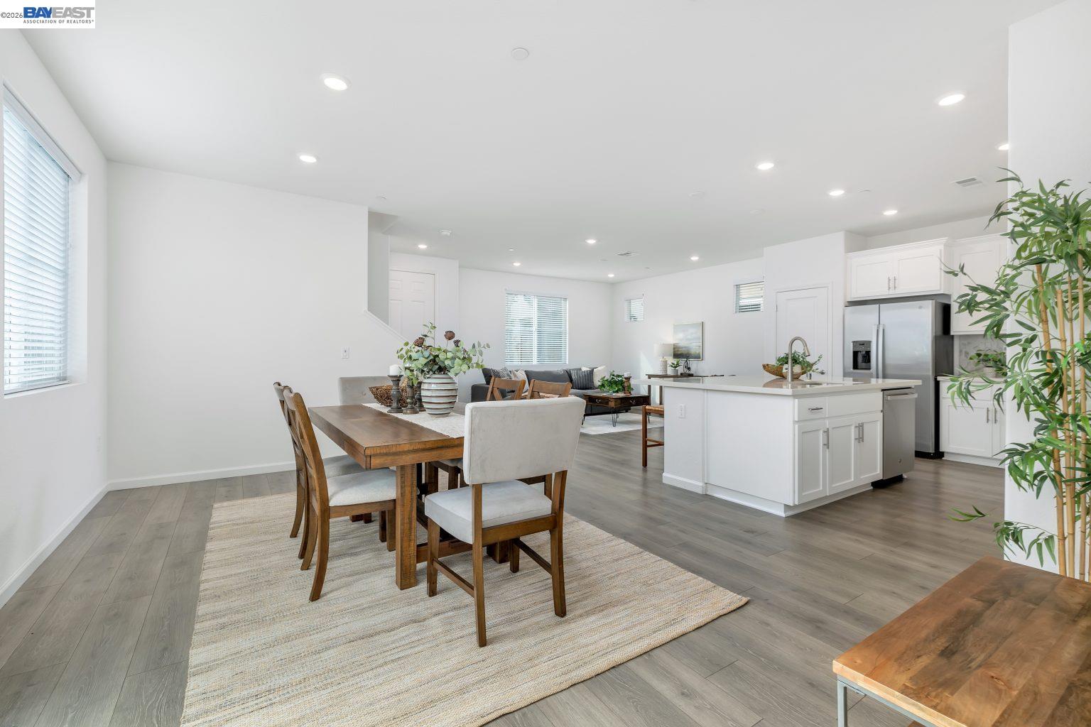 Detail Gallery Image 5 of 30 For 30 Cypress Ct, Pittsburg,  CA 94565 - 4 Beds | 2/1 Baths