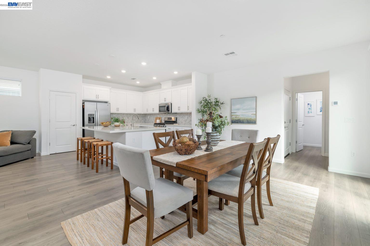 Detail Gallery Image 6 of 30 For 30 Cypress Ct, Pittsburg,  CA 94565 - 4 Beds | 2/1 Baths