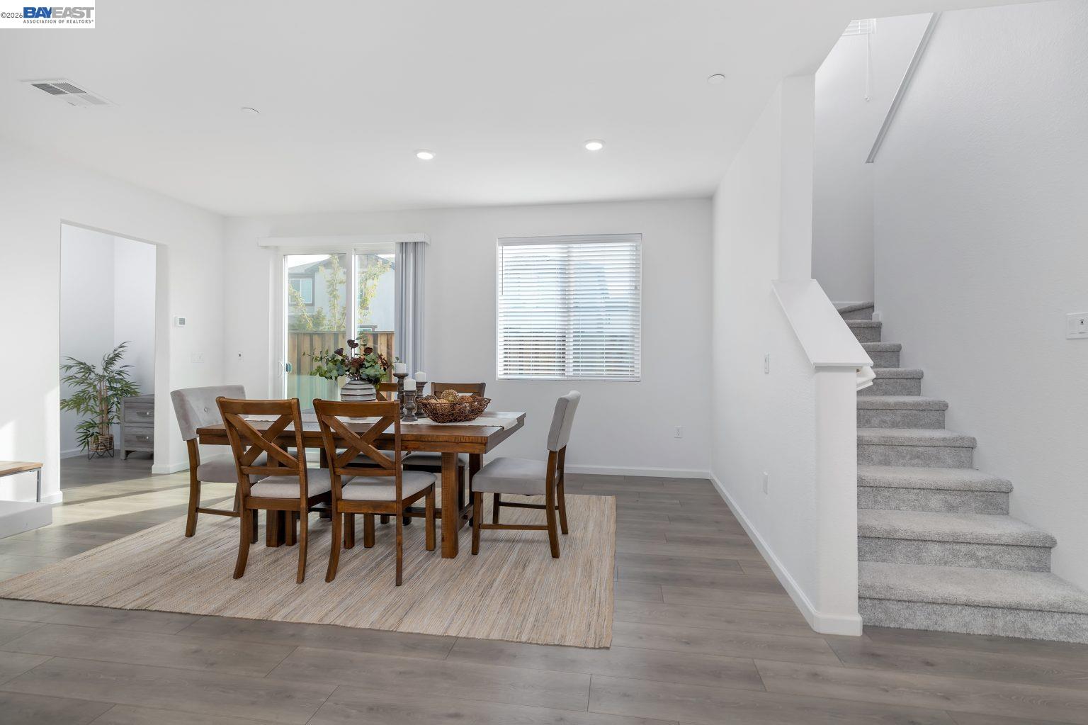 Detail Gallery Image 7 of 30 For 30 Cypress Ct, Pittsburg,  CA 94565 - 4 Beds | 2/1 Baths