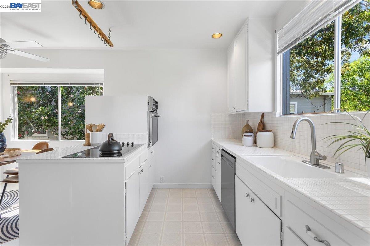 Detail Gallery Image 30 of 60 For 819 Superior Ave, San Leandro,  CA 94577 - 3 Beds | 2/1 Baths