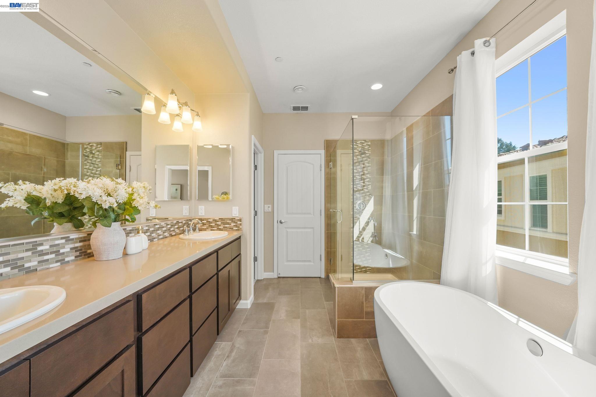 Detail Gallery Image 25 of 59 For 2703 Tribune Ave, Hayward,  CA 94542 - 5 Beds | 5/1 Baths