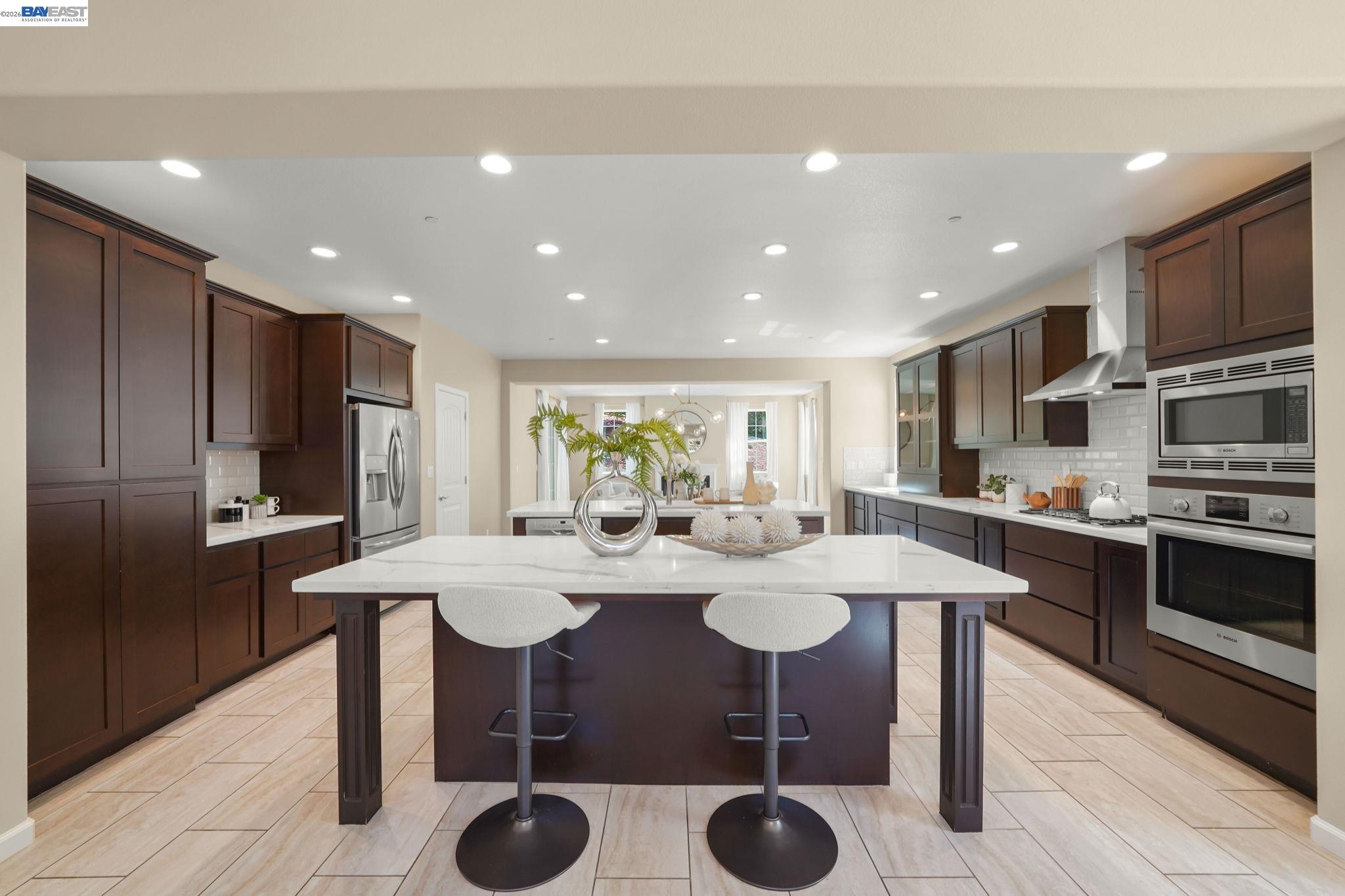 Detail Gallery Image 5 of 59 For 2703 Tribune Ave, Hayward,  CA 94542 - 5 Beds | 5/1 Baths