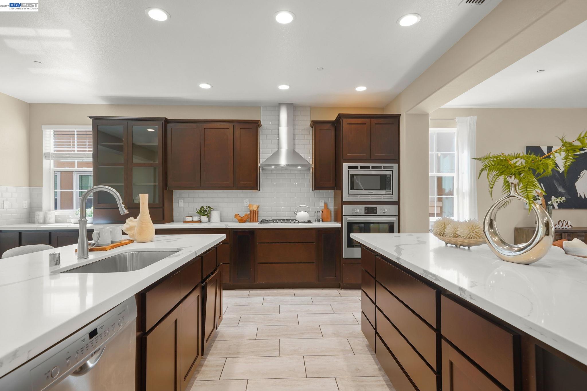 Detail Gallery Image 6 of 59 For 2703 Tribune Ave, Hayward,  CA 94542 - 5 Beds | 5/1 Baths