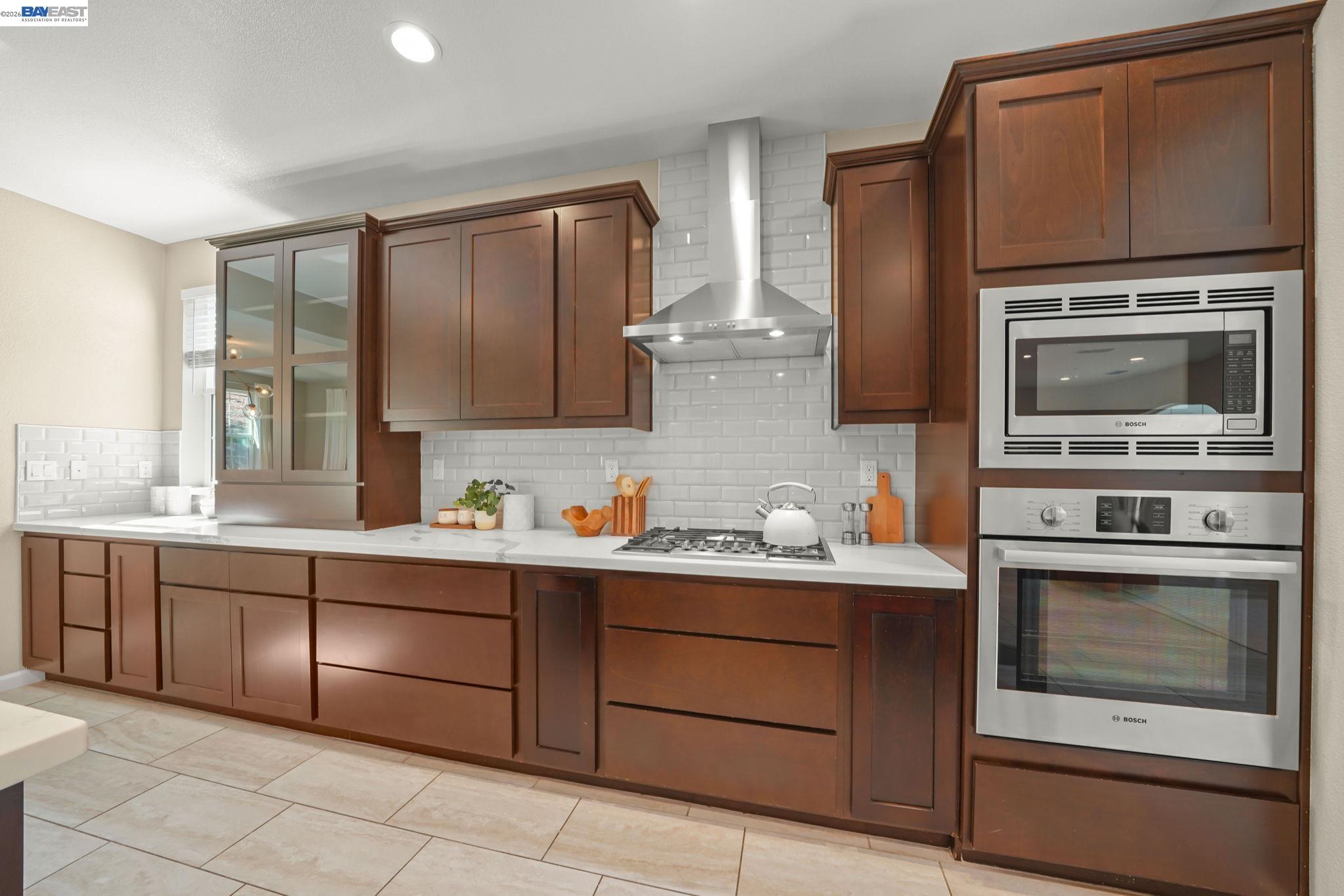 Detail Gallery Image 8 of 59 For 2703 Tribune Ave, Hayward,  CA 94542 - 5 Beds | 5/1 Baths