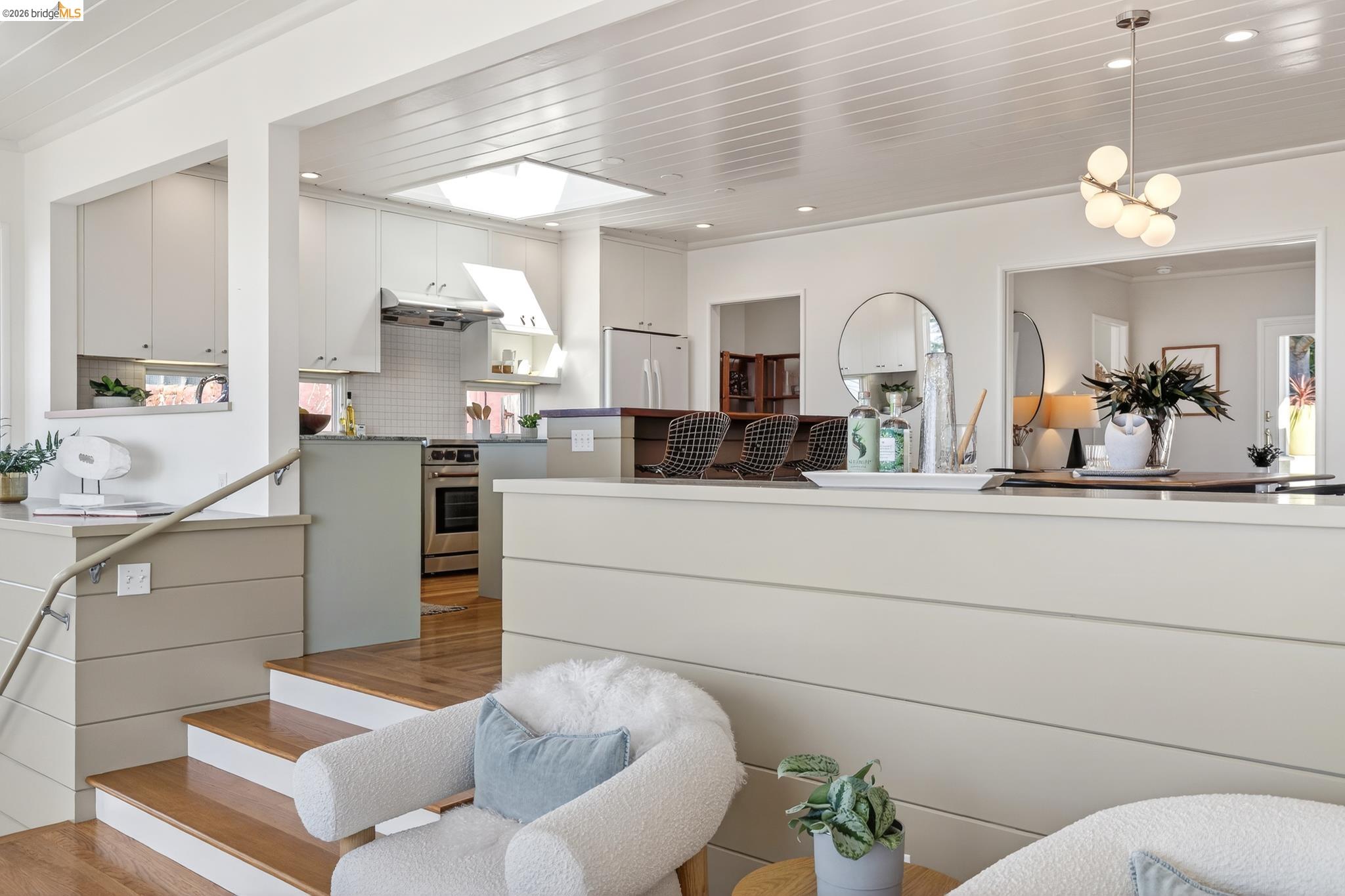 Detail Gallery Image 12 of 54 For 731 Grizzly Peak Blvd, Berkeley,  CA 94708 - 3 Beds | 2 Baths