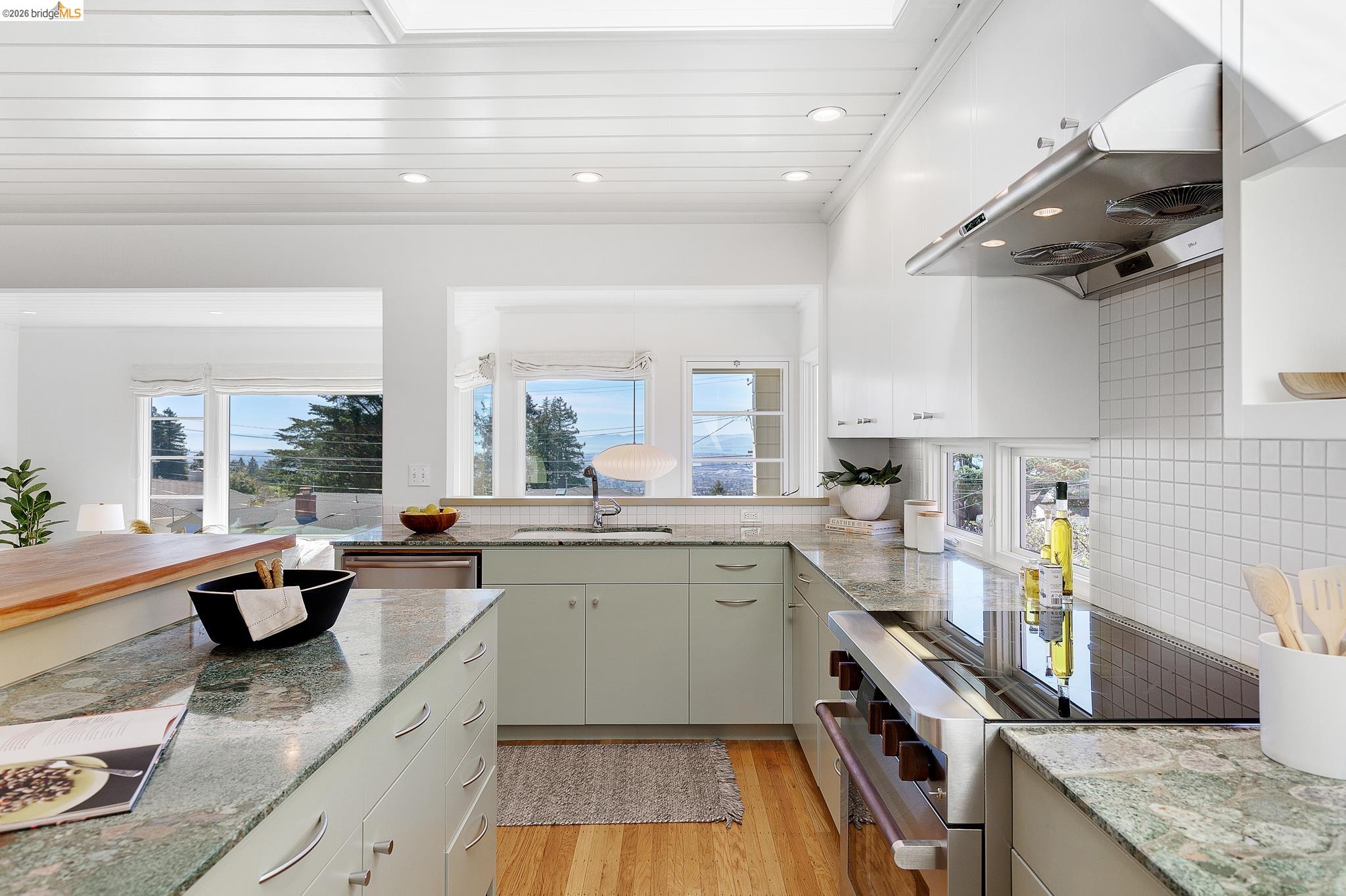 Detail Gallery Image 15 of 54 For 731 Grizzly Peak Blvd, Berkeley,  CA 94708 - 3 Beds | 2 Baths