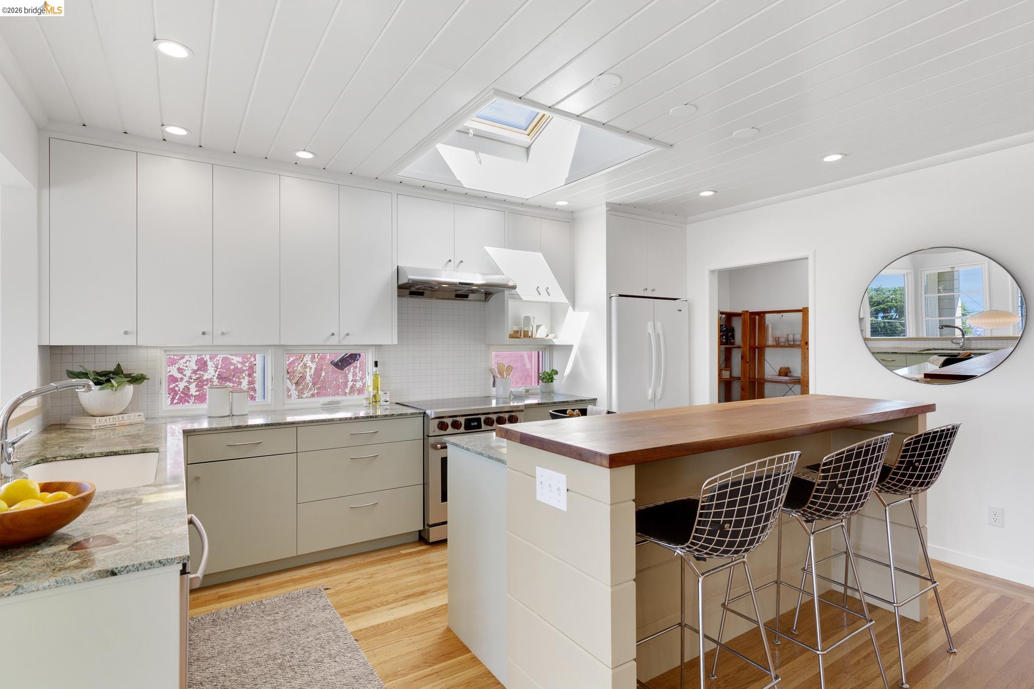 Detail Gallery Image 16 of 54 For 731 Grizzly Peak Blvd, Berkeley,  CA 94708 - 3 Beds | 2 Baths