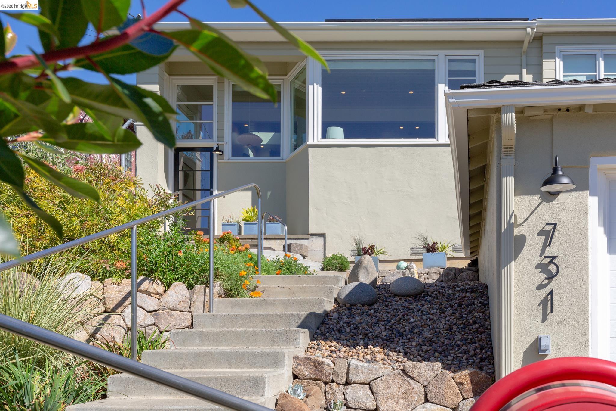 Detail Gallery Image 3 of 54 For 731 Grizzly Peak Blvd, Berkeley,  CA 94708 - 3 Beds | 2 Baths