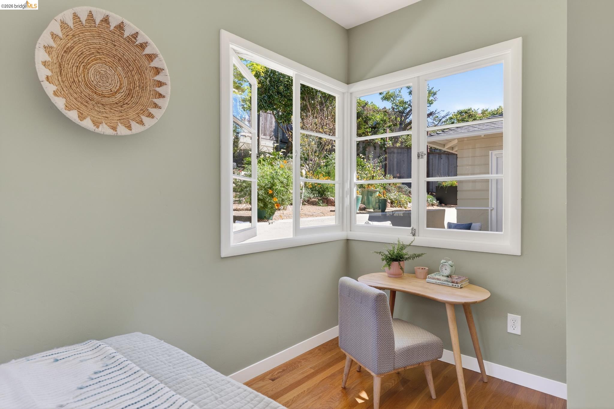 Detail Gallery Image 39 of 54 For 731 Grizzly Peak Blvd, Berkeley,  CA 94708 - 3 Beds | 2 Baths