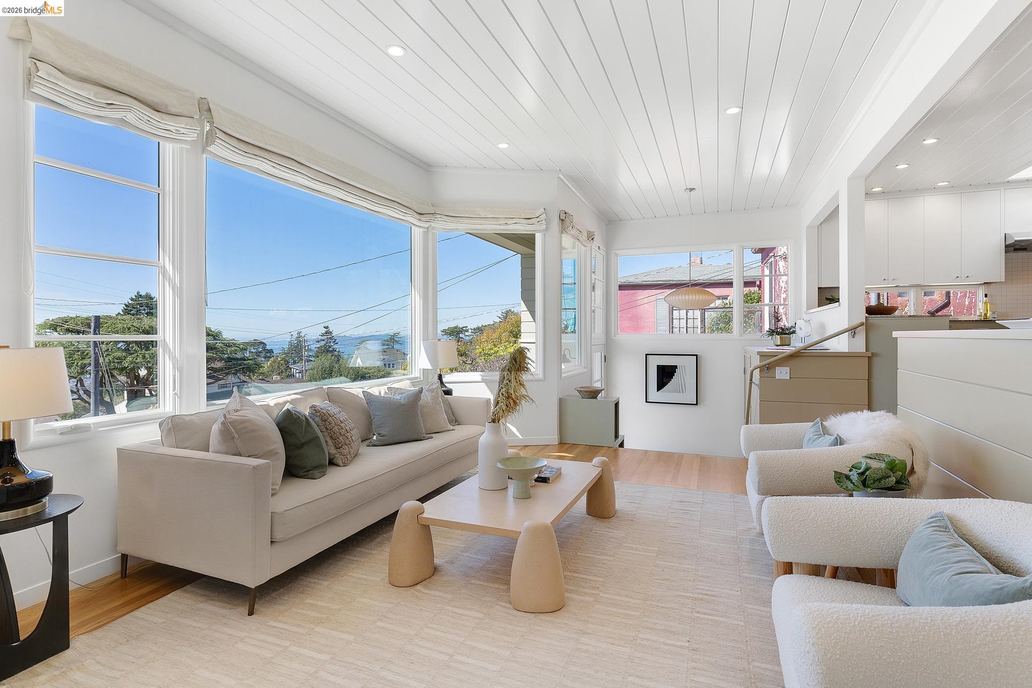 Detail Gallery Image 5 of 54 For 731 Grizzly Peak Blvd, Berkeley,  CA 94708 - 3 Beds | 2 Baths