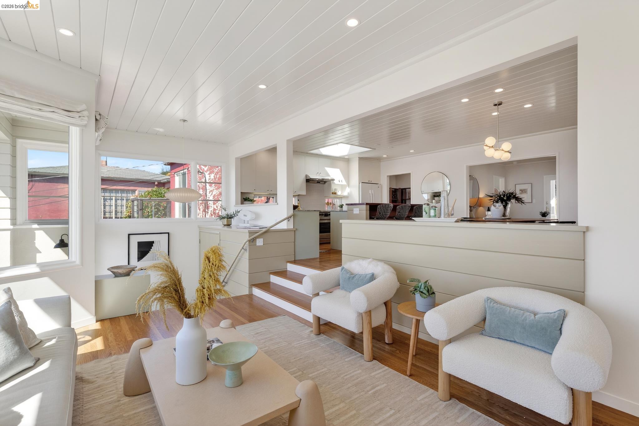 Detail Gallery Image 10 of 54 For 731 Grizzly Peak Blvd, Berkeley,  CA 94708 - 3 Beds | 2 Baths