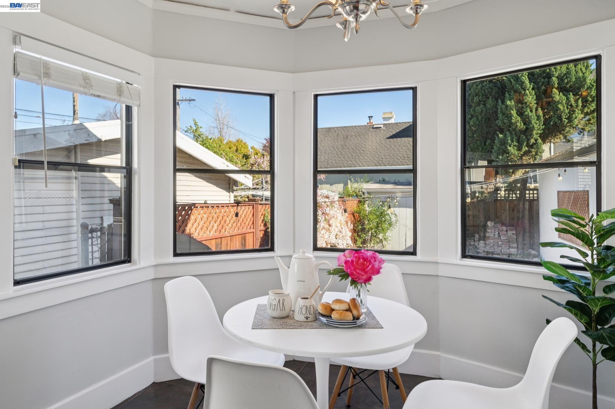 Detail Gallery Image 14 of 32 For 1718 High St, Alameda,  CA 94501 - 3 Beds | 1/1 Baths