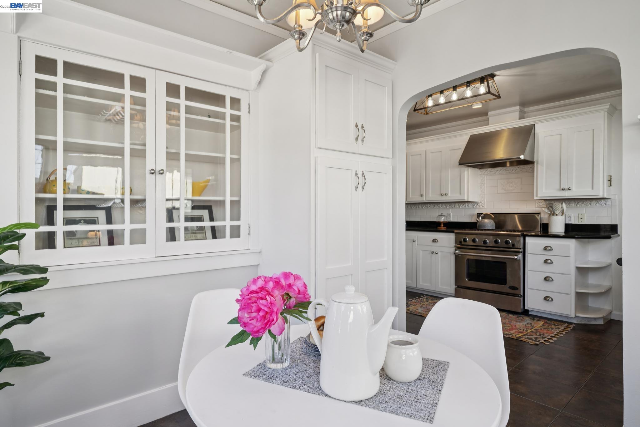 Detail Gallery Image 15 of 32 For 1718 High St, Alameda,  CA 94501 - 3 Beds | 1/1 Baths