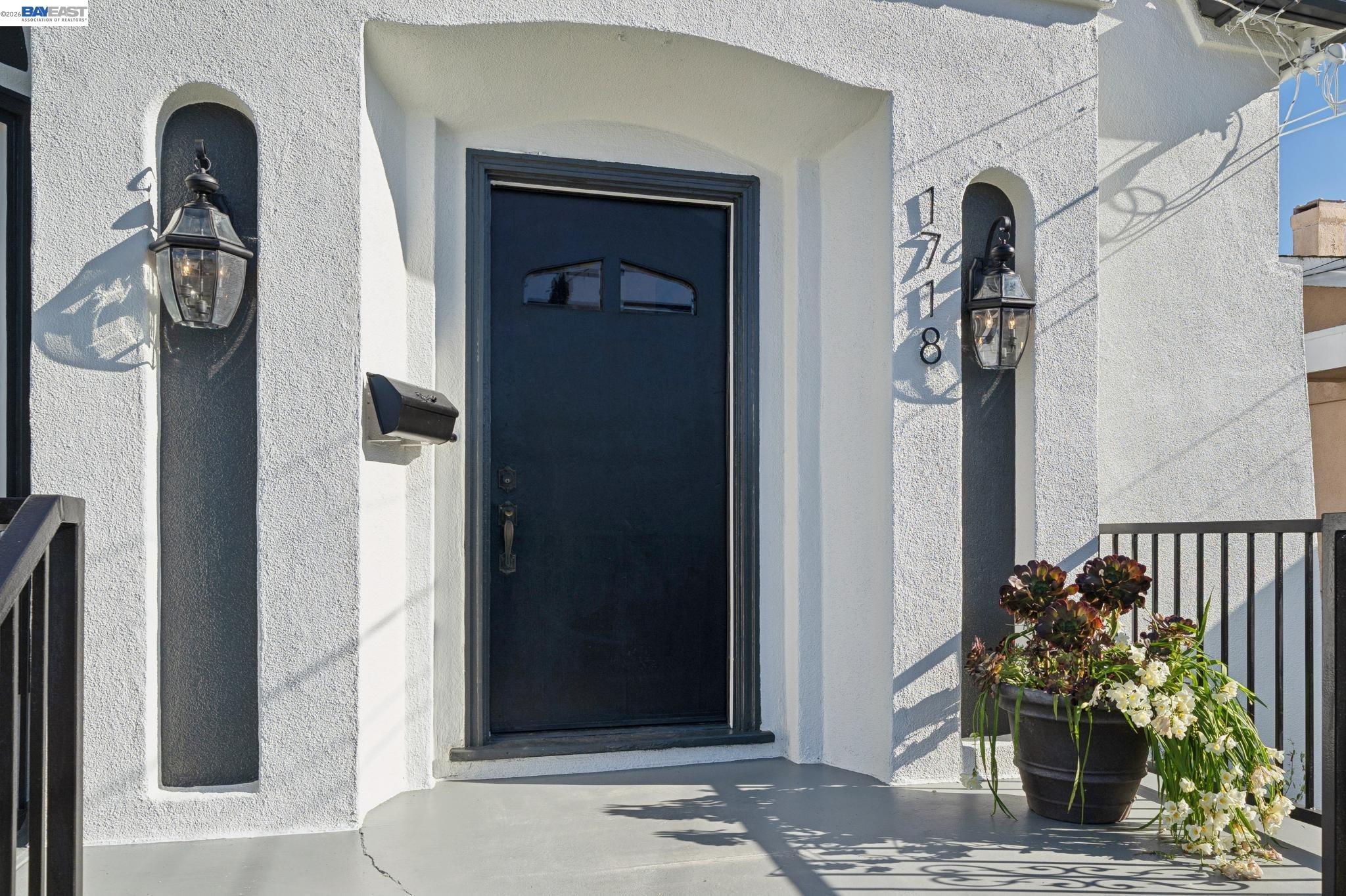Detail Gallery Image 3 of 32 For 1718 High St, Alameda,  CA 94501 - 3 Beds | 1/1 Baths