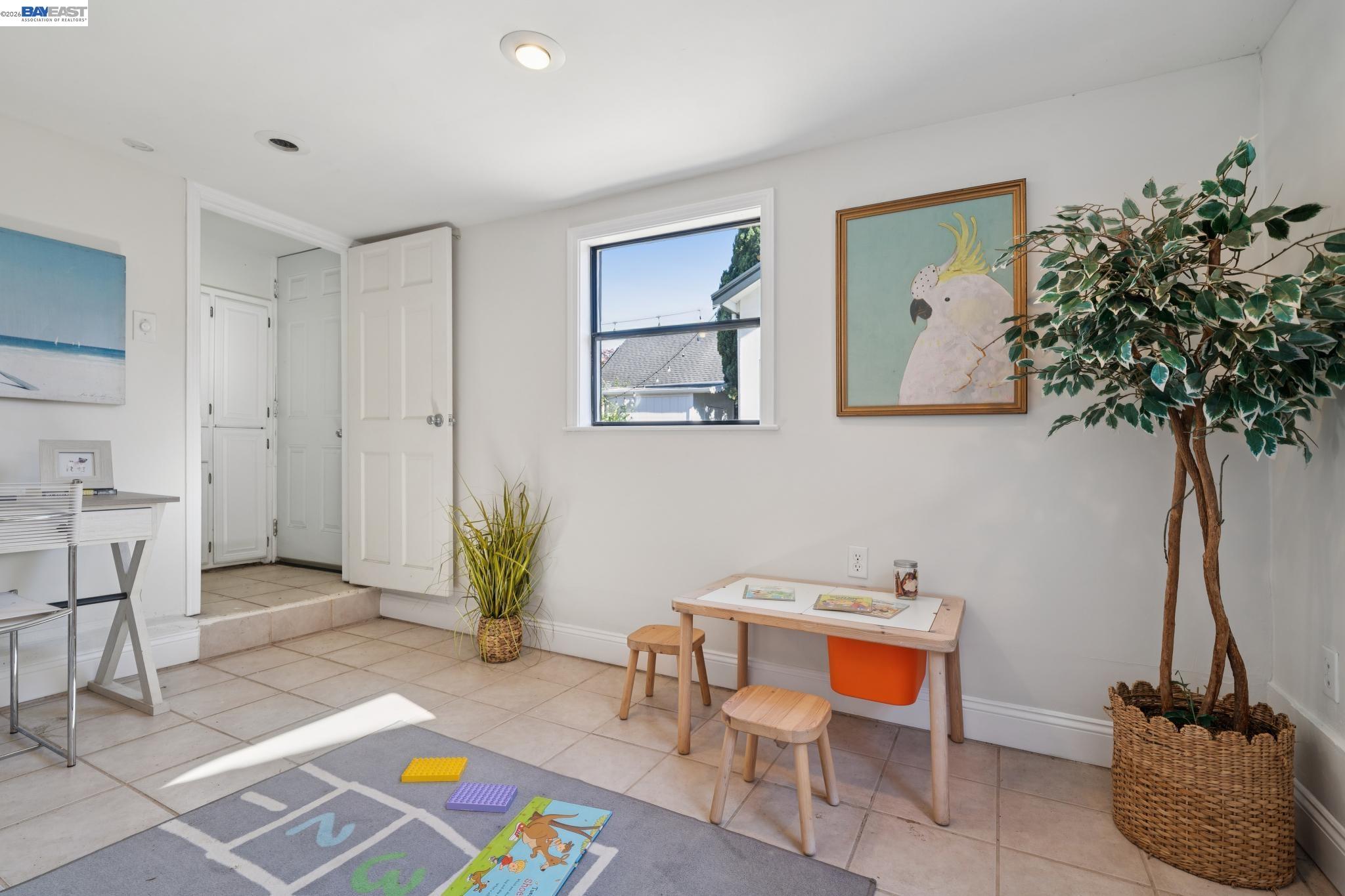 Detail Gallery Image 24 of 32 For 1718 High St, Alameda,  CA 94501 - 3 Beds | 1/1 Baths