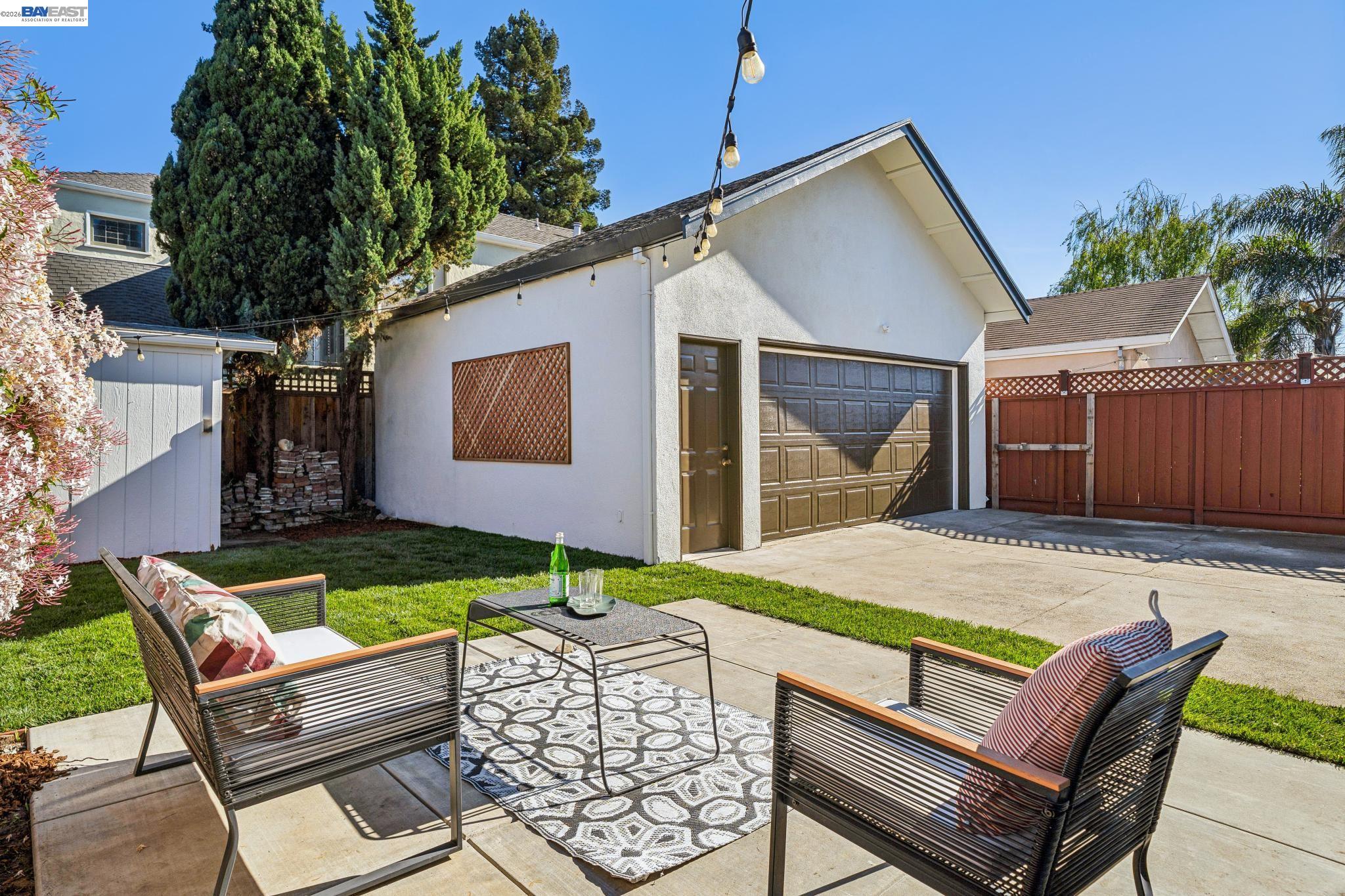 Detail Gallery Image 27 of 32 For 1718 High St, Alameda,  CA 94501 - 3 Beds | 1/1 Baths